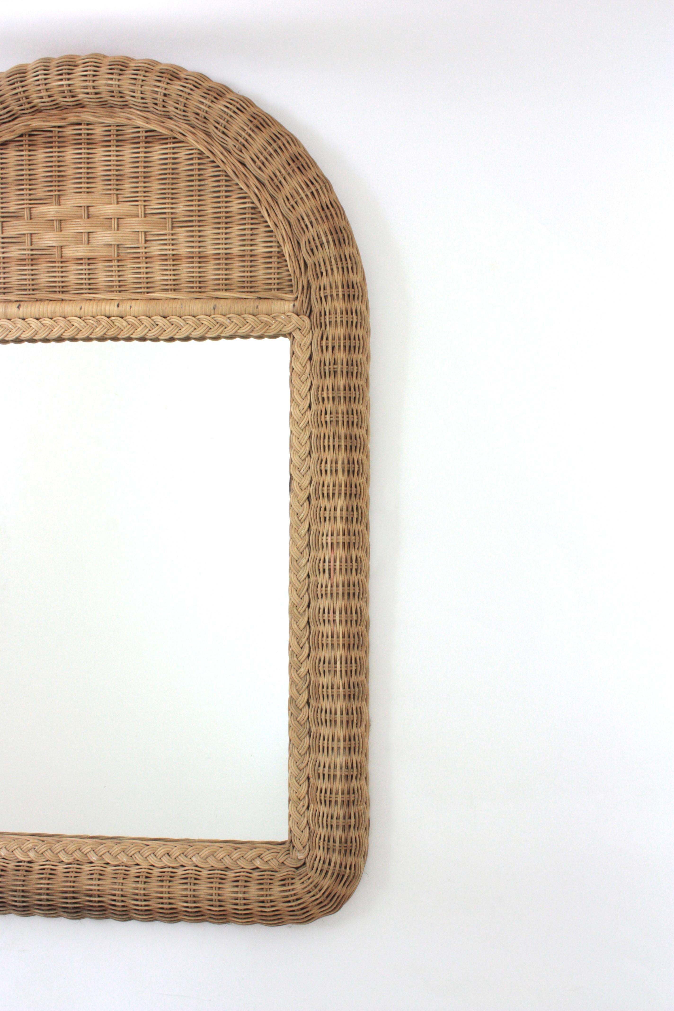 Specchio grande in rattan intrecciato / Specchio consolle con piano ad arco in vendita 2