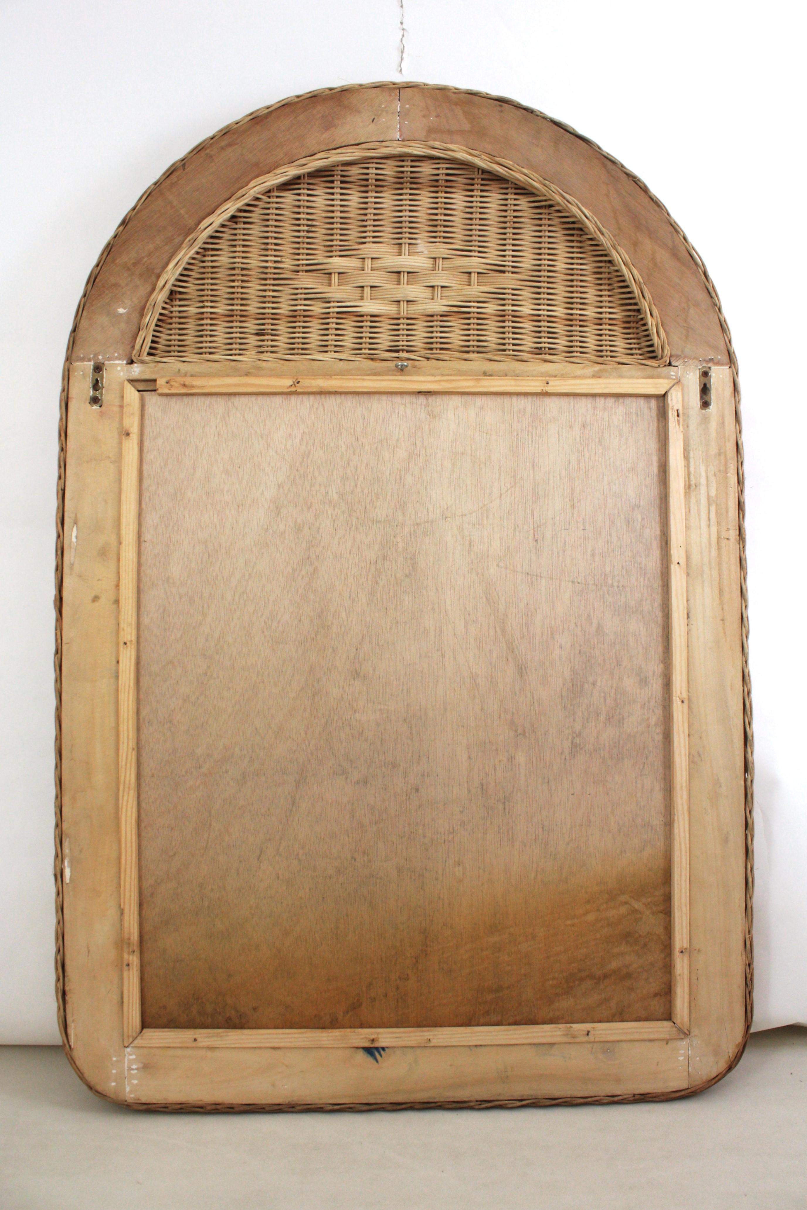 Specchio grande in rattan intrecciato / Specchio consolle con piano ad arco in vendita 7