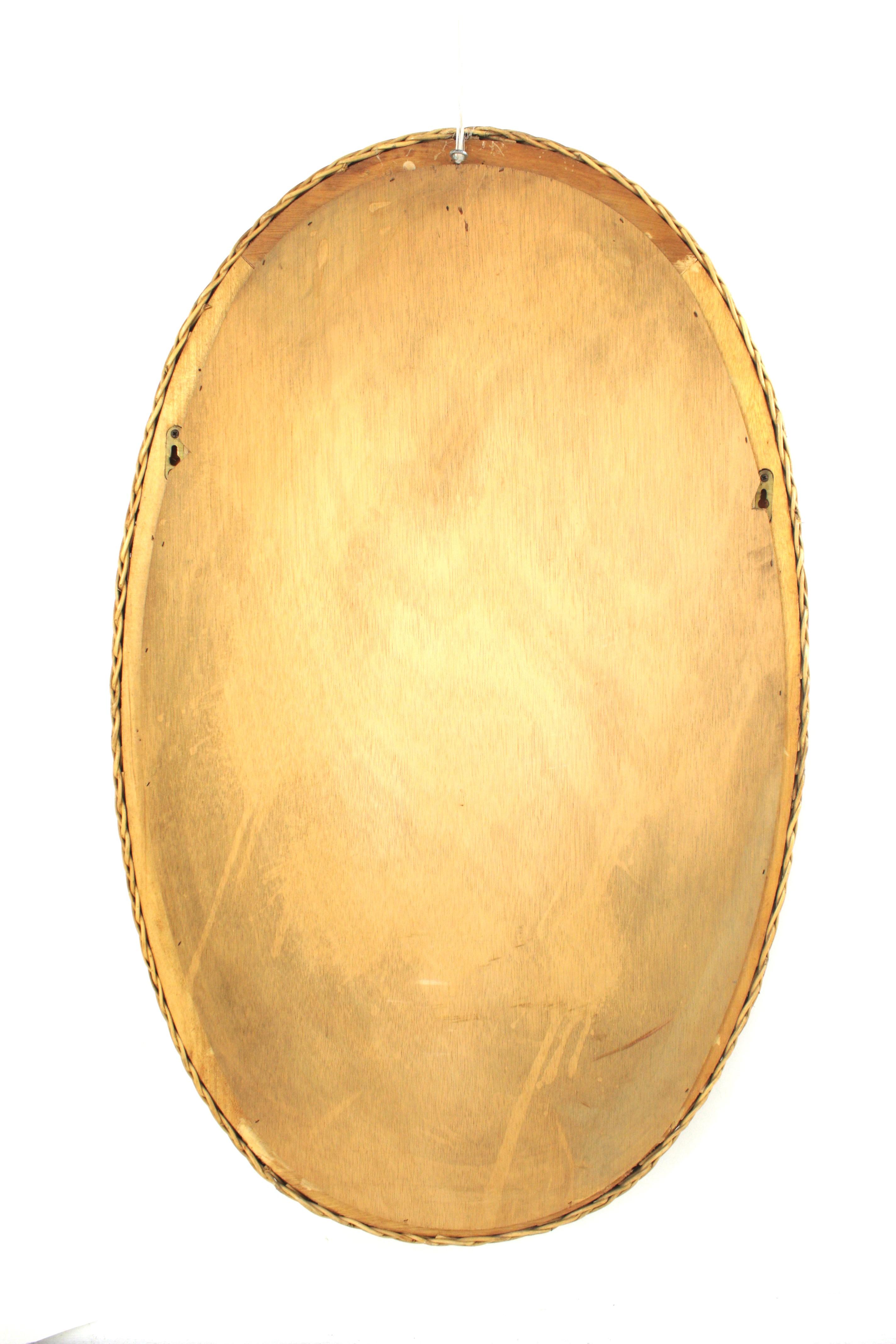 Grande specchio ovale in rattan intrecciato con dettagli in filigrana in vendita 4
