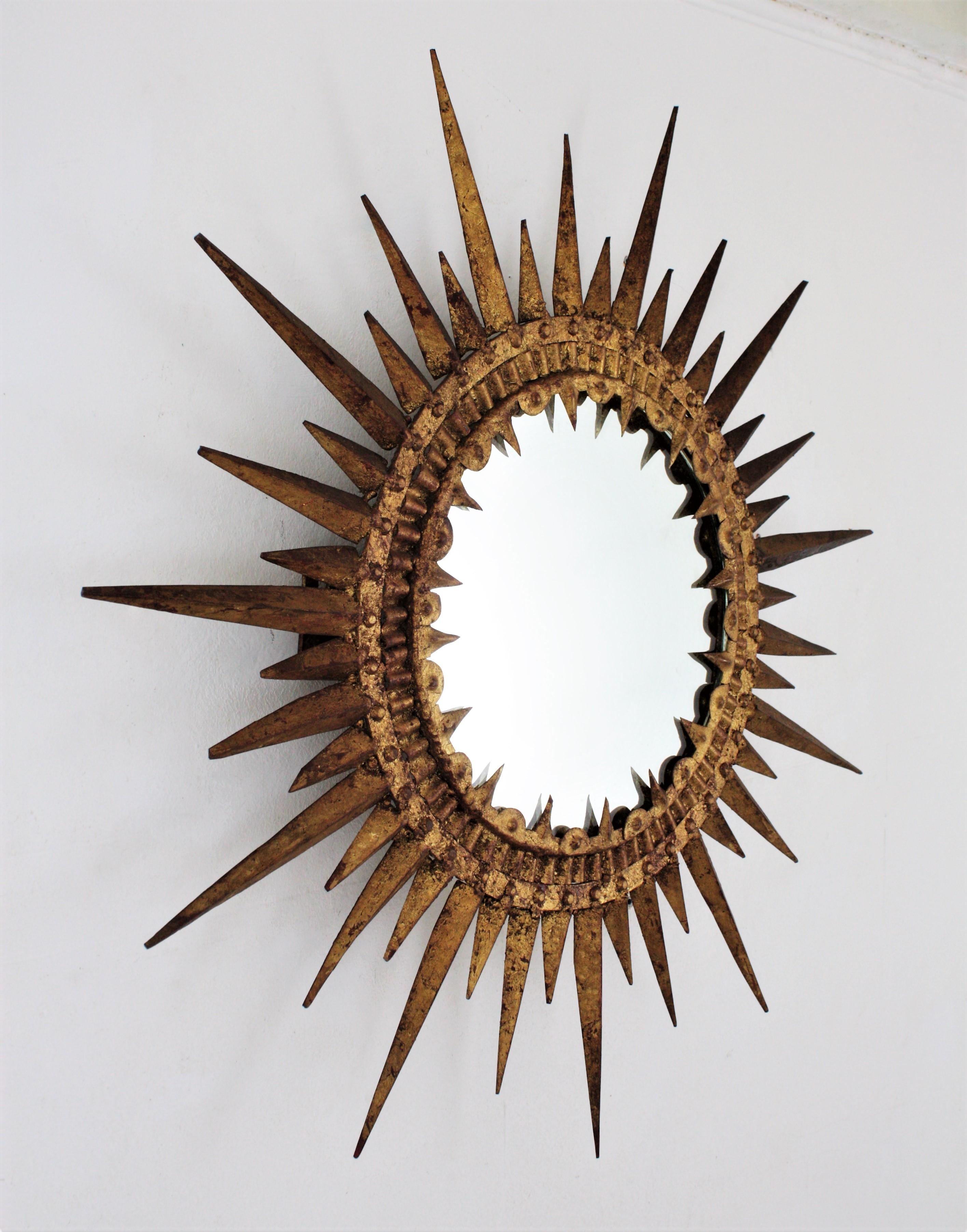 Spanish Gilt Sunburst Brutalist Mirror, Hand Forged Iron, 1950s In Good Condition For Sale In Barcelona, ES