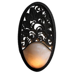 Gran aplique de hierro forjado y alabastro al estilo de Raymond Subes