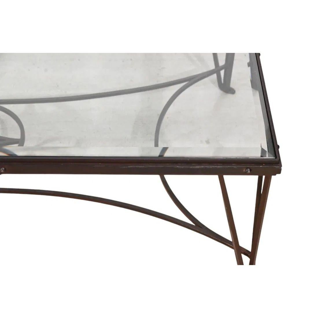 Mesa baja grande de hierro forjado y cristal Gregorius Pineo siglo XX en venta