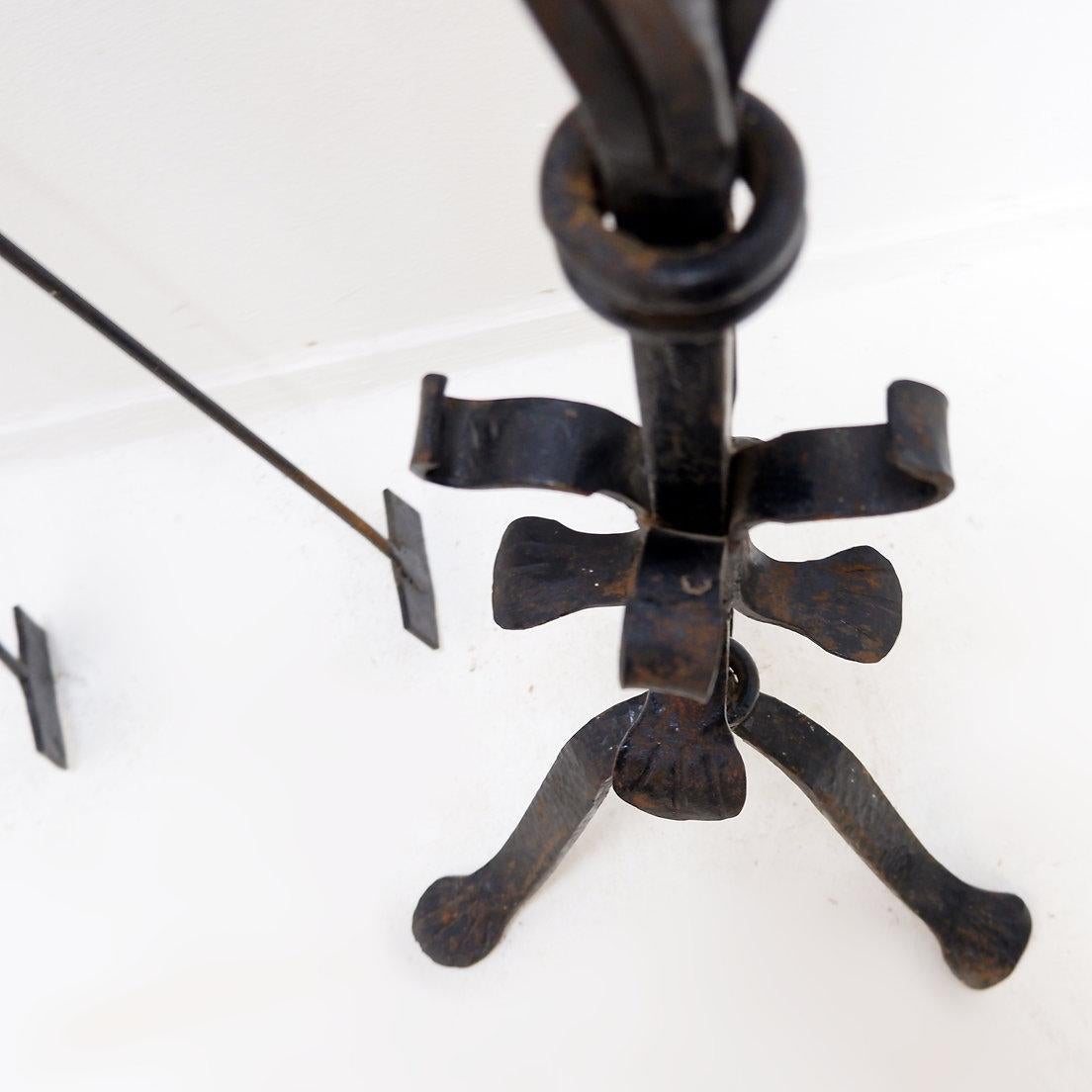 Grande set di utensili per caminetto in ferro battuto: H. H. 127 cm in vendita 6