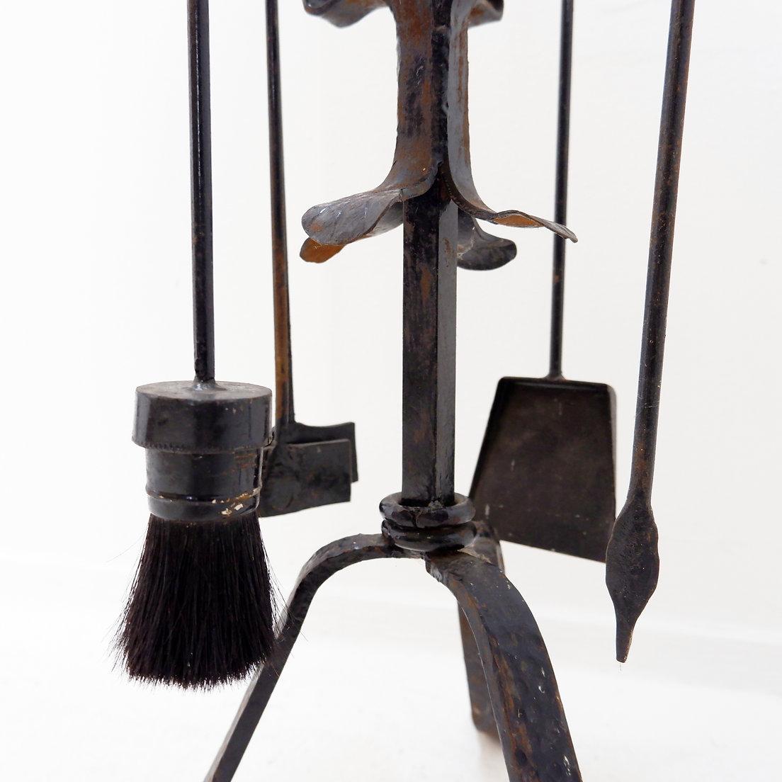 Ferro Grande set di utensili per caminetto in ferro battuto: H. H. 127 cm in vendita