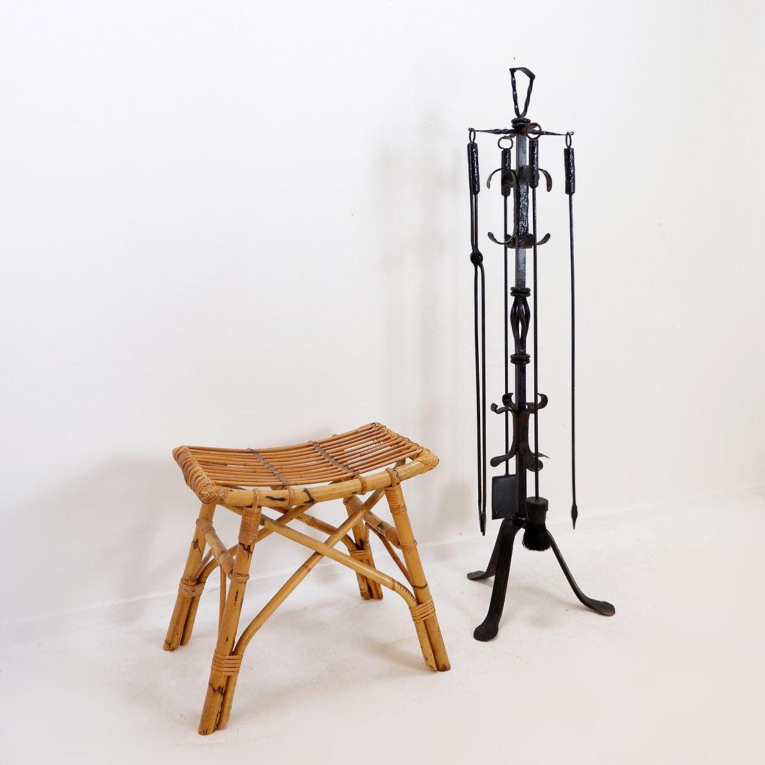 Grande set di utensili per caminetto in ferro battuto: H. H. 127 cm in vendita 1