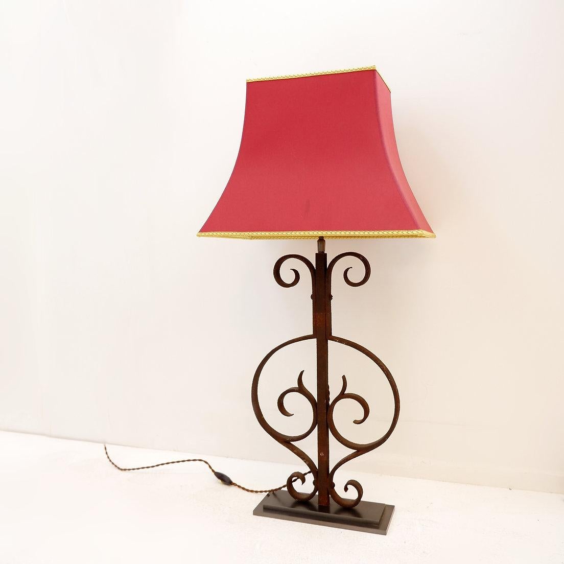 Large wrought iron table lamp For Sale 9