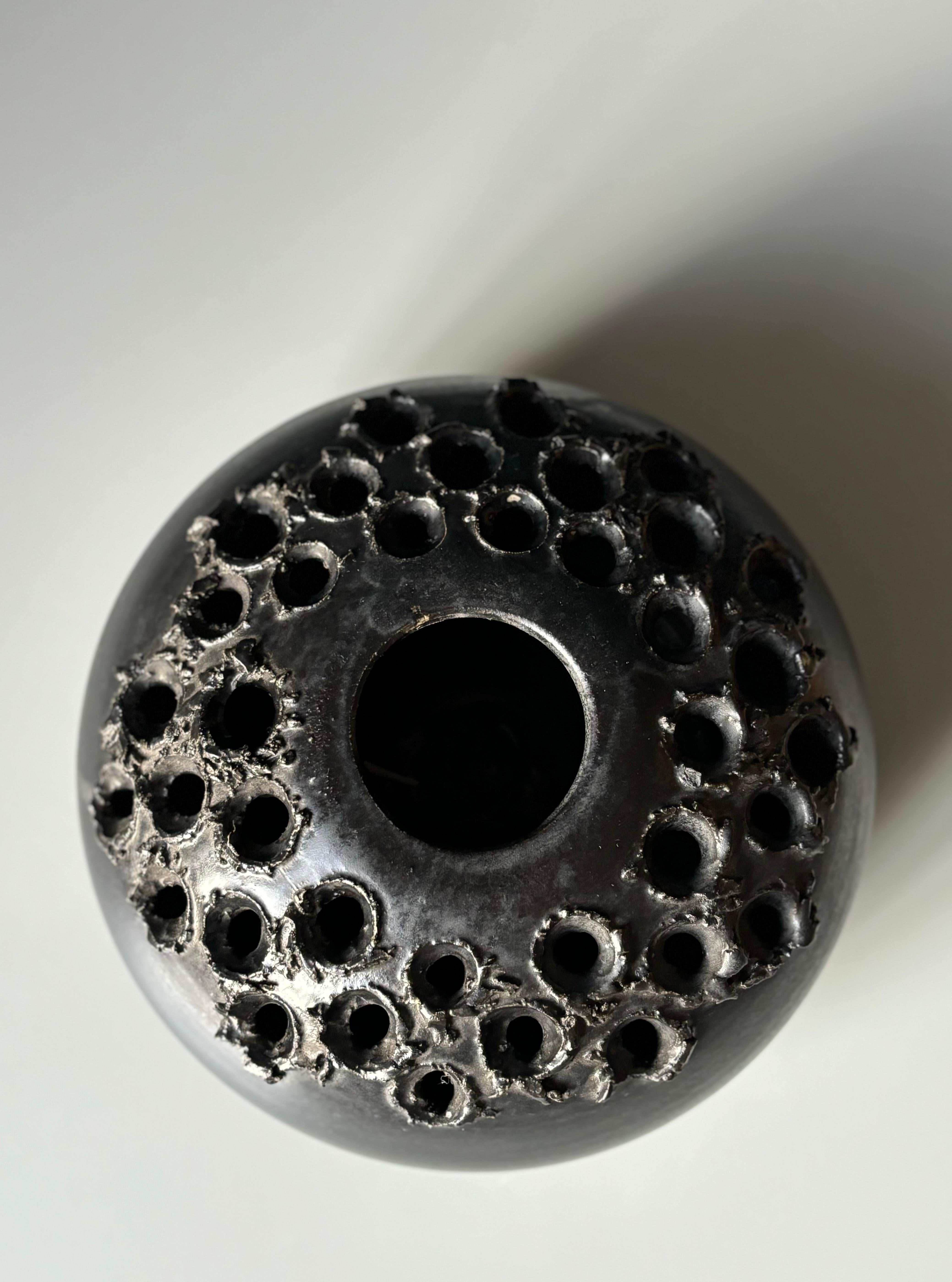 Grande vaso rustico Würtz in gres antracite, anni '70 in vendita 1