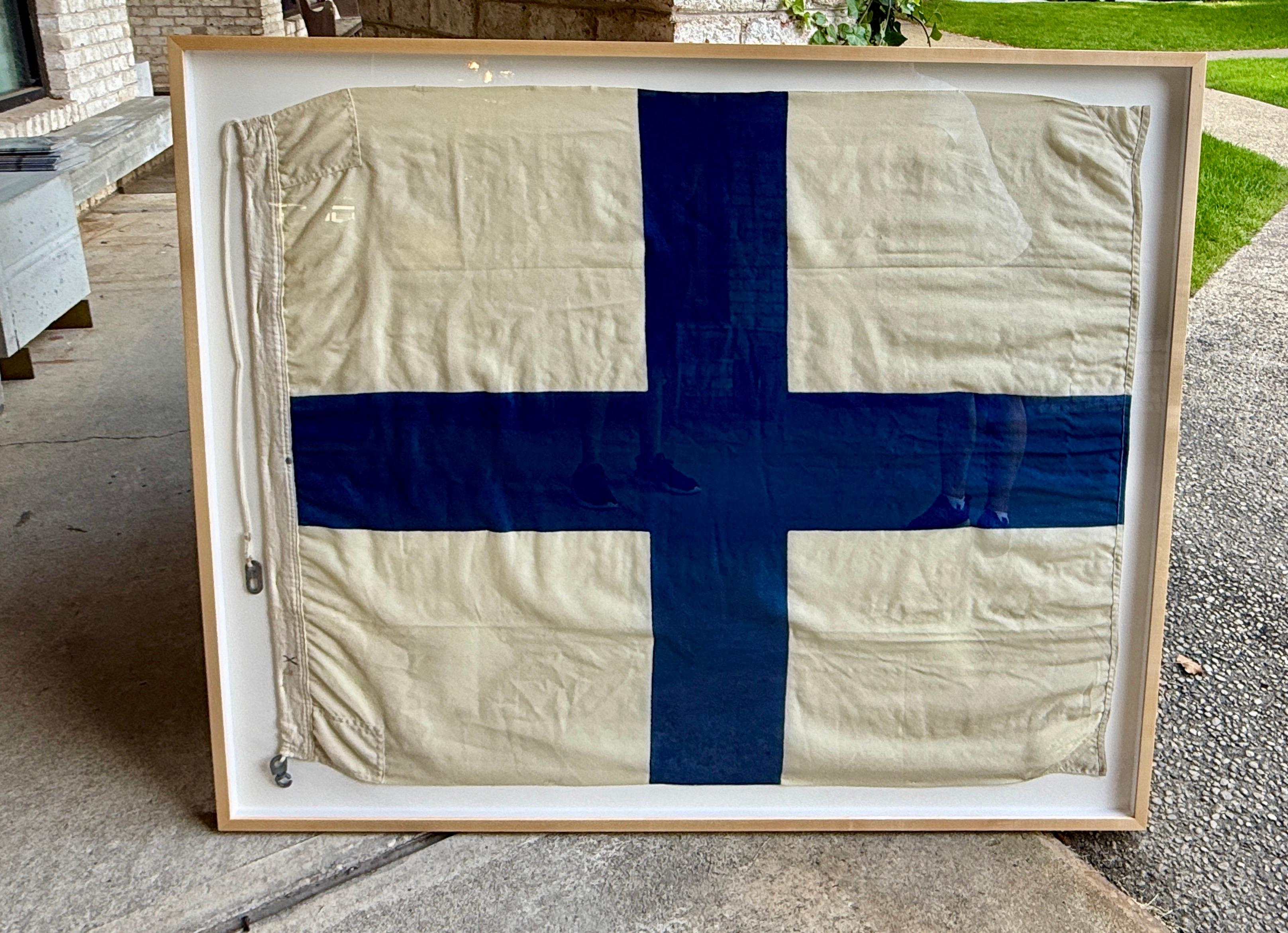 Große Signalflagge aus dem Zweiten Weltkrieg / Finnische Nationalflagge im Zustand „Gut“ im Angebot in North Miami, FL