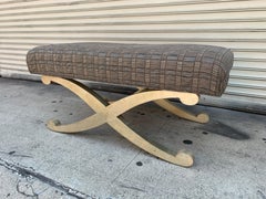 Grand banc en forme de X avec base en feuille d'argent par Swaim