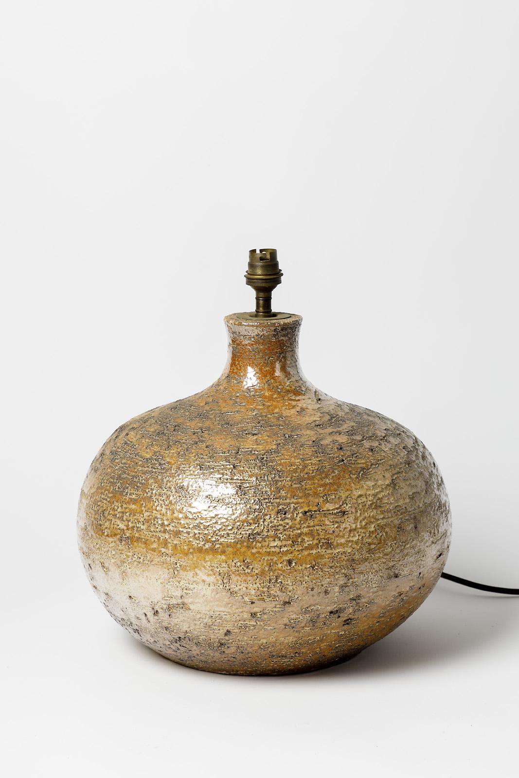 Große Keramik-Tischlampe des 20. Jahrhunderts von Marius Bessone in glänzender Goldfarbe (Moderne der Mitte des Jahrhunderts) im Angebot