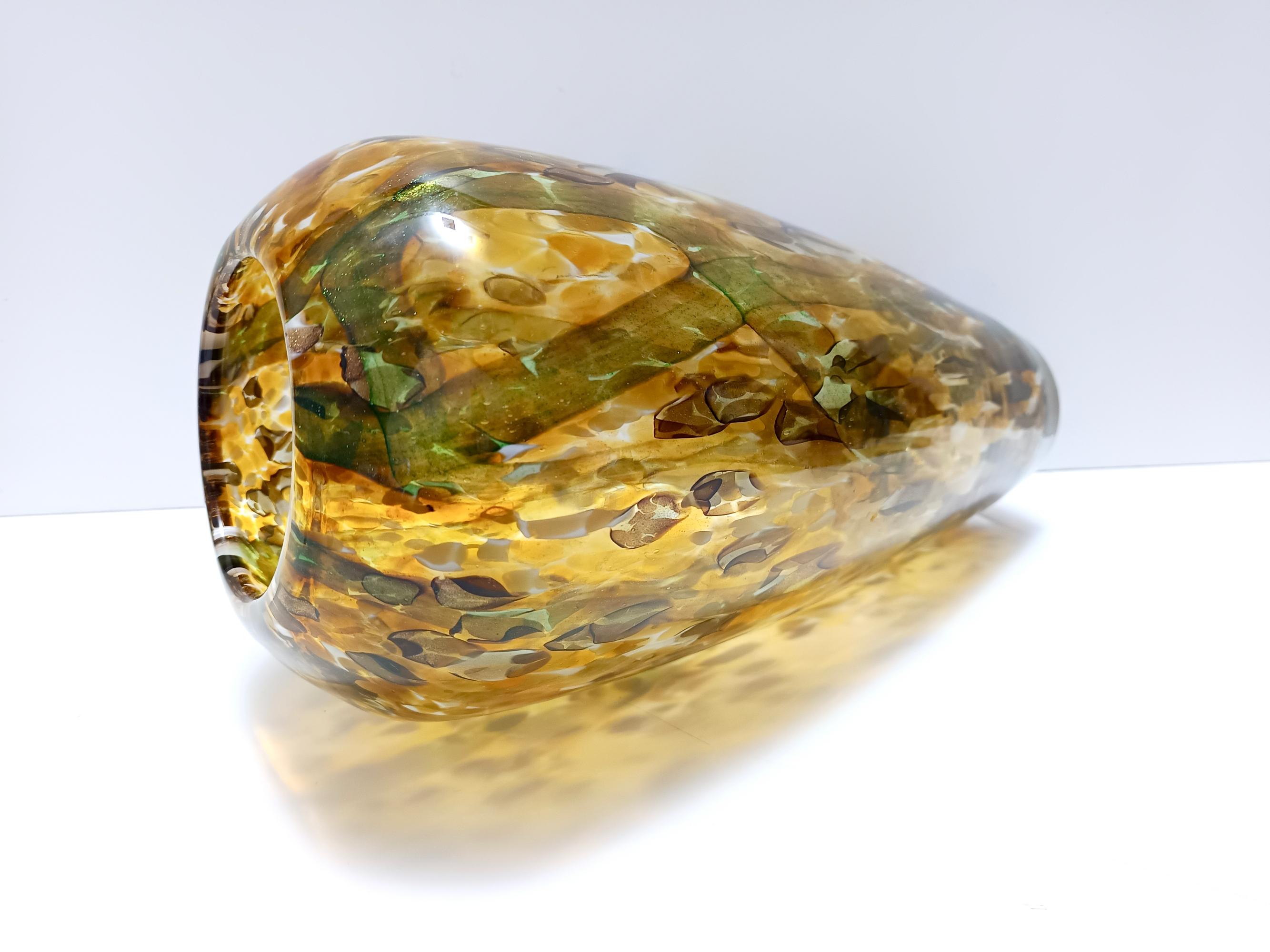Gran jarrón de cristal de Murano amarillo y verde atribuido a Fratelli Toso con aventurina mediados del siglo XX en venta