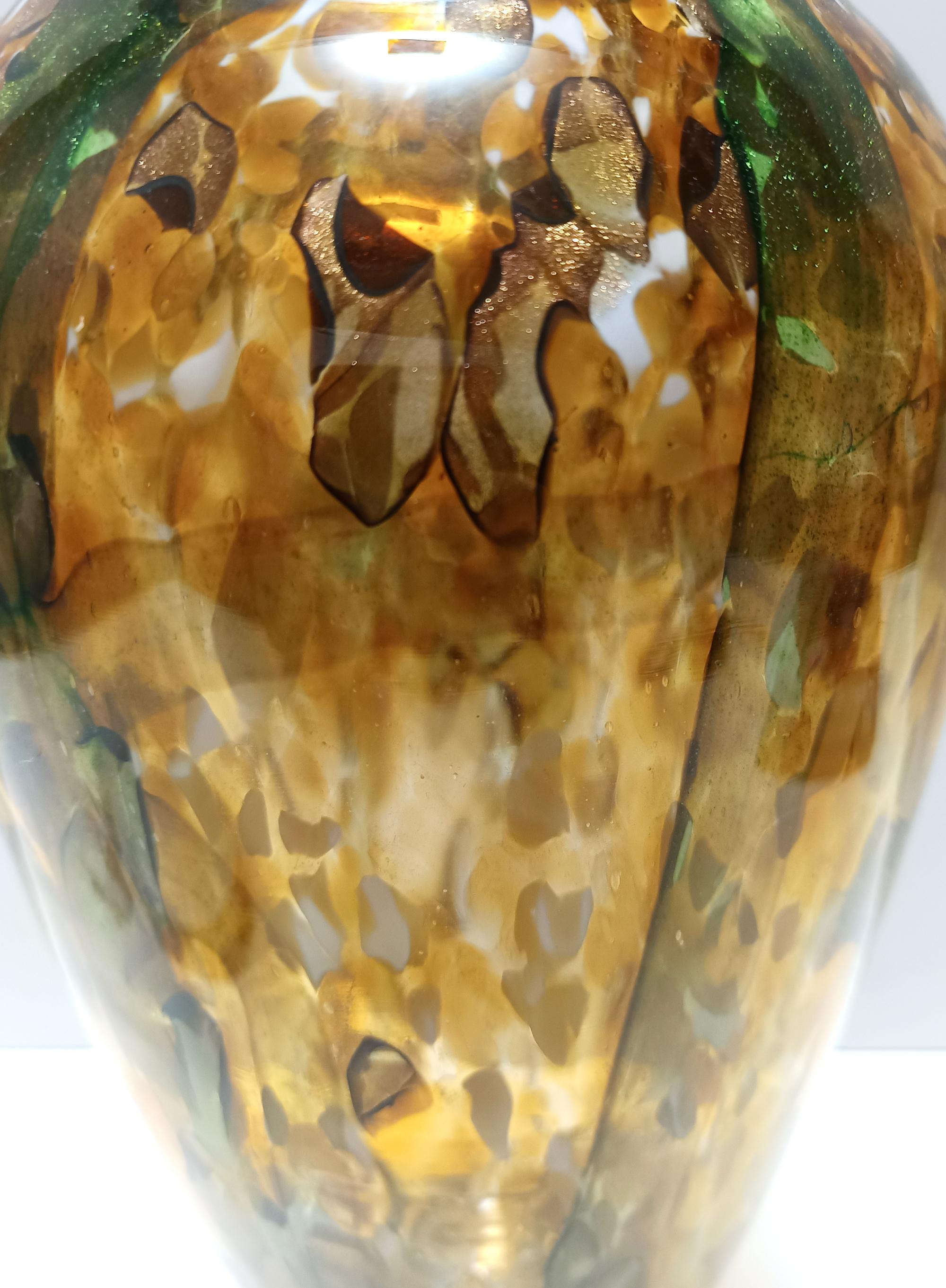 Gran jarrón de cristal de Murano amarillo y verde atribuido a Fratelli Toso con aventurina en venta 2