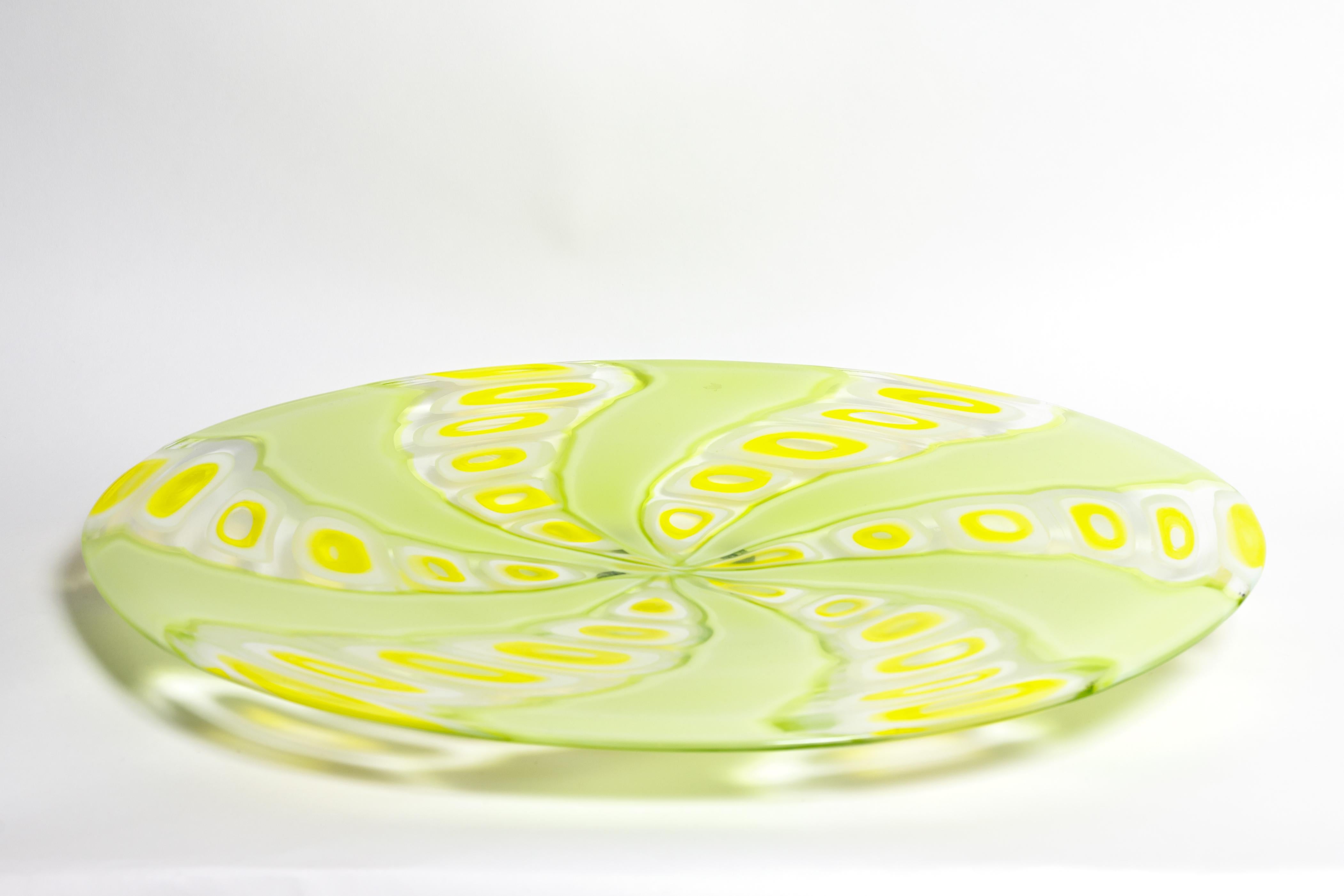 Grand plat en verre de Murano jaune et vert citron.