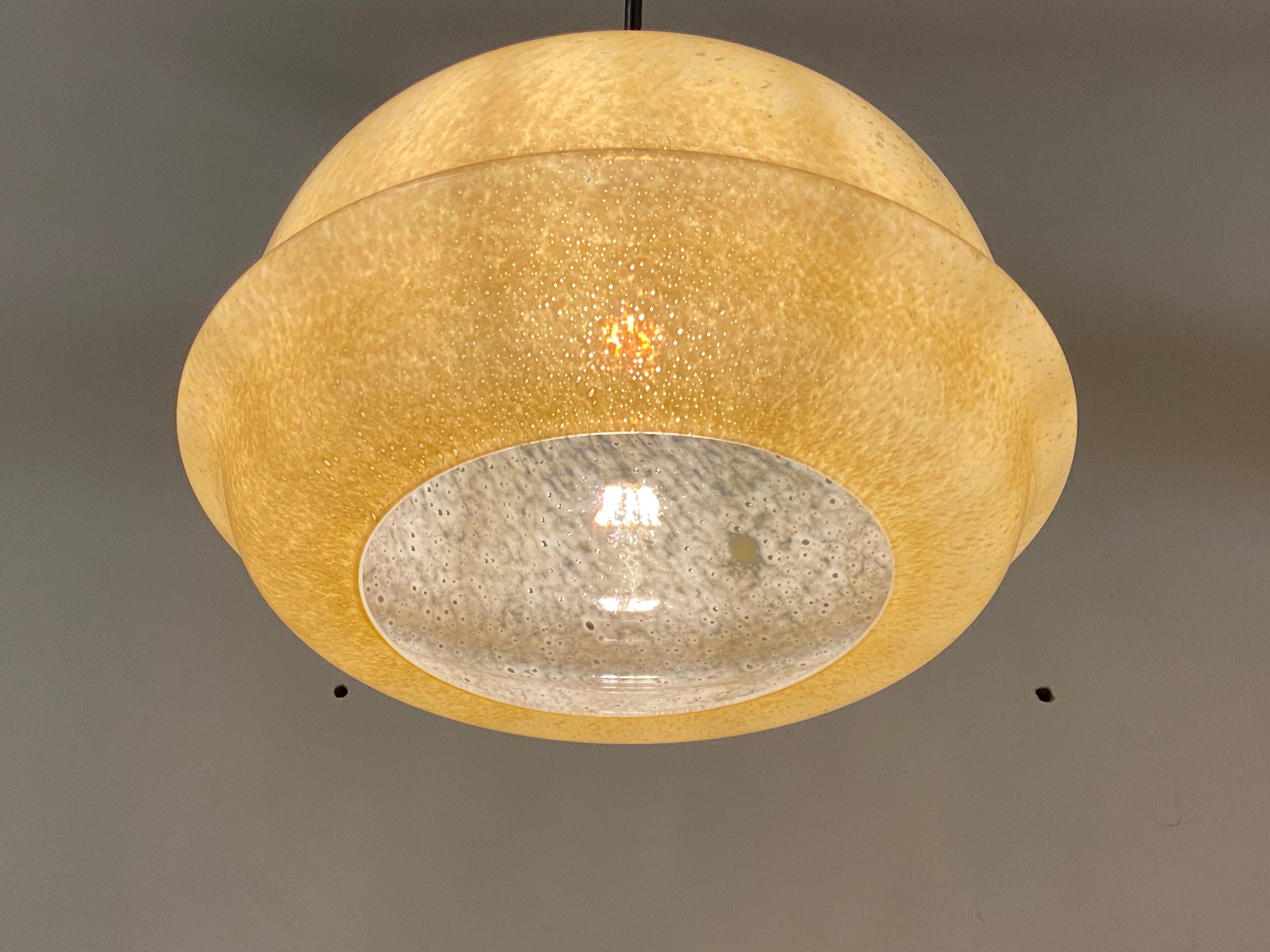 Grand lustre à suspension en verre jaune en vente 10