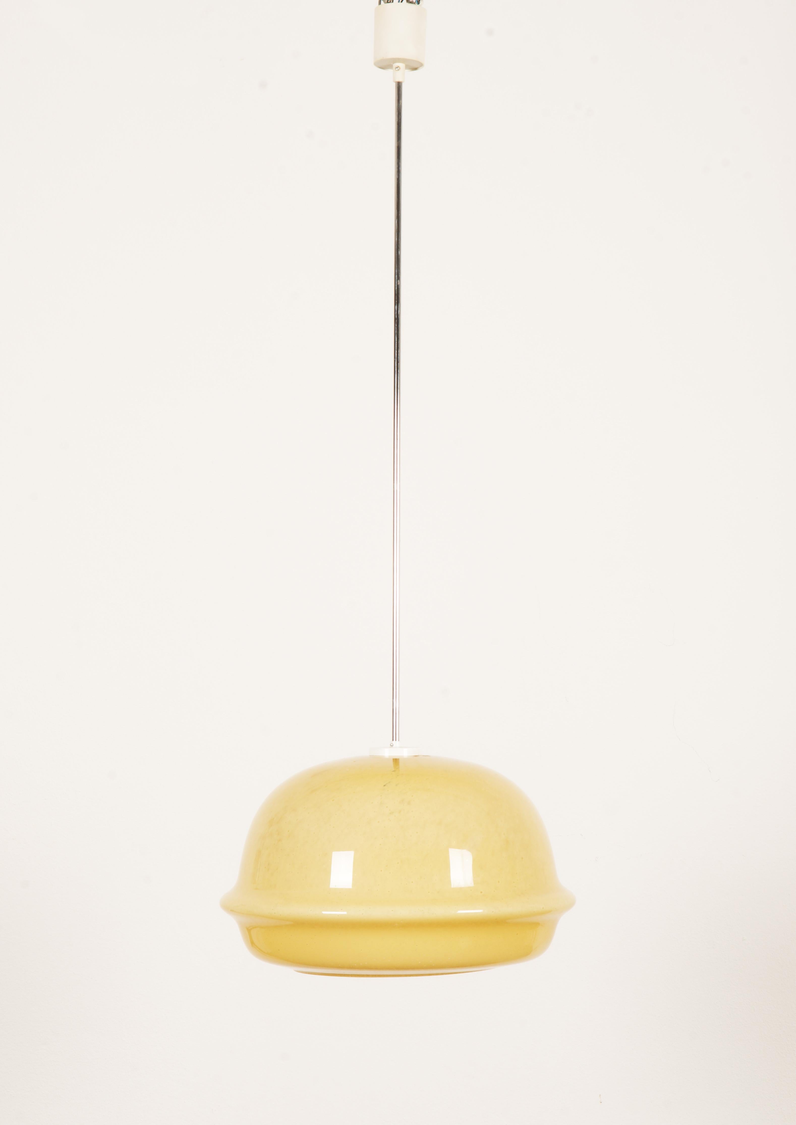Large Yellow Glass Pendant In Good Condition For Sale In Vienna, AT