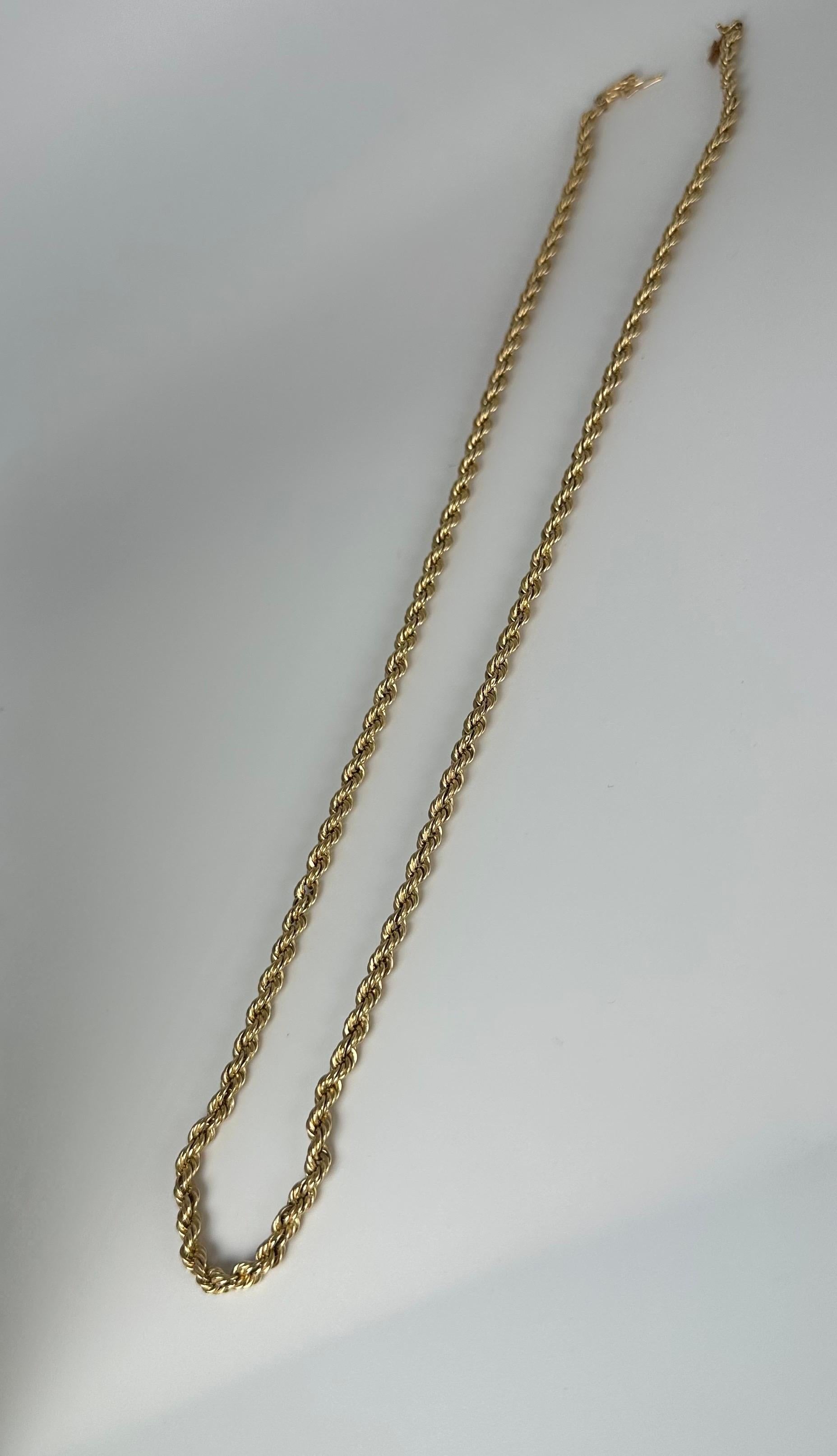 Gelbgold Halskette handgefertigt in 14Kt Gold. Wird mit Box, kostenloser Versand und Schätzung kommen. Die Länge beträgt 18 Zoll.

WAS SIE BEI STAMPAR JEWELERS BEKOMMEN:
Stampar Jewelers, im Herzen von Jupiter, Florida, ist ein Juweliergeschäft und