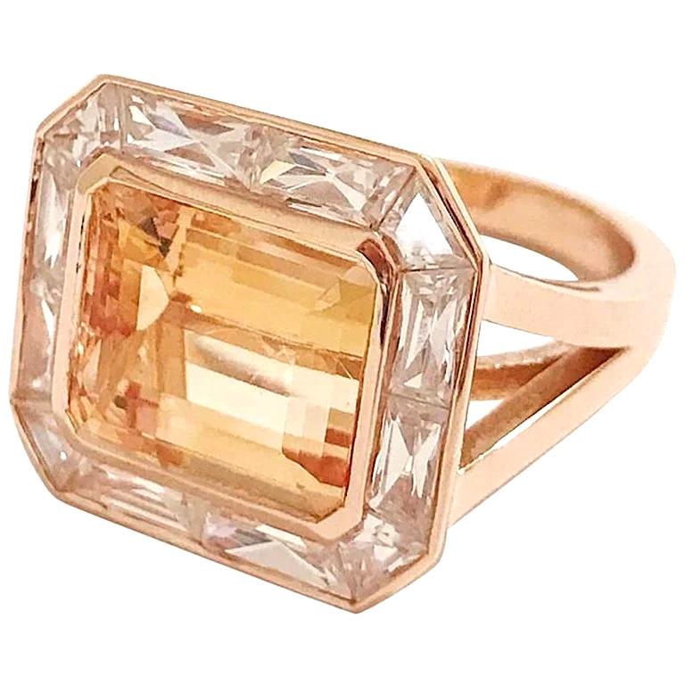 Large bague en or jaune avec topaze bleue taillée en émeraude en vente 10
