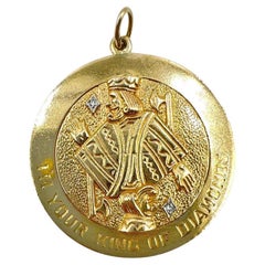 Großer Anhänger aus Gelbgold mit Königin der Diamanten Queen of Hearts