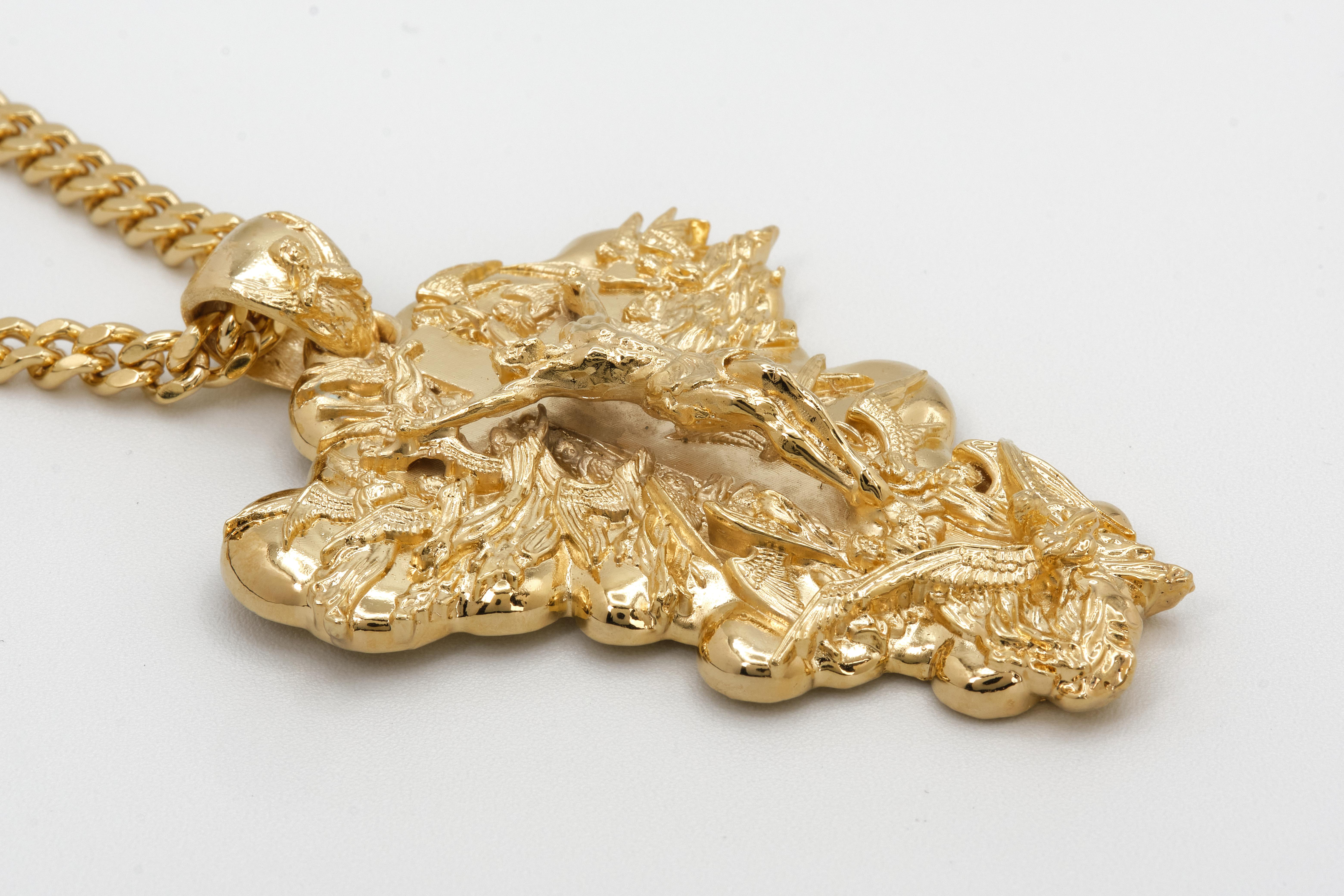 Contemporain Grand pendentif en or jaune 14 carats « Ascension de Jésus » en vente
