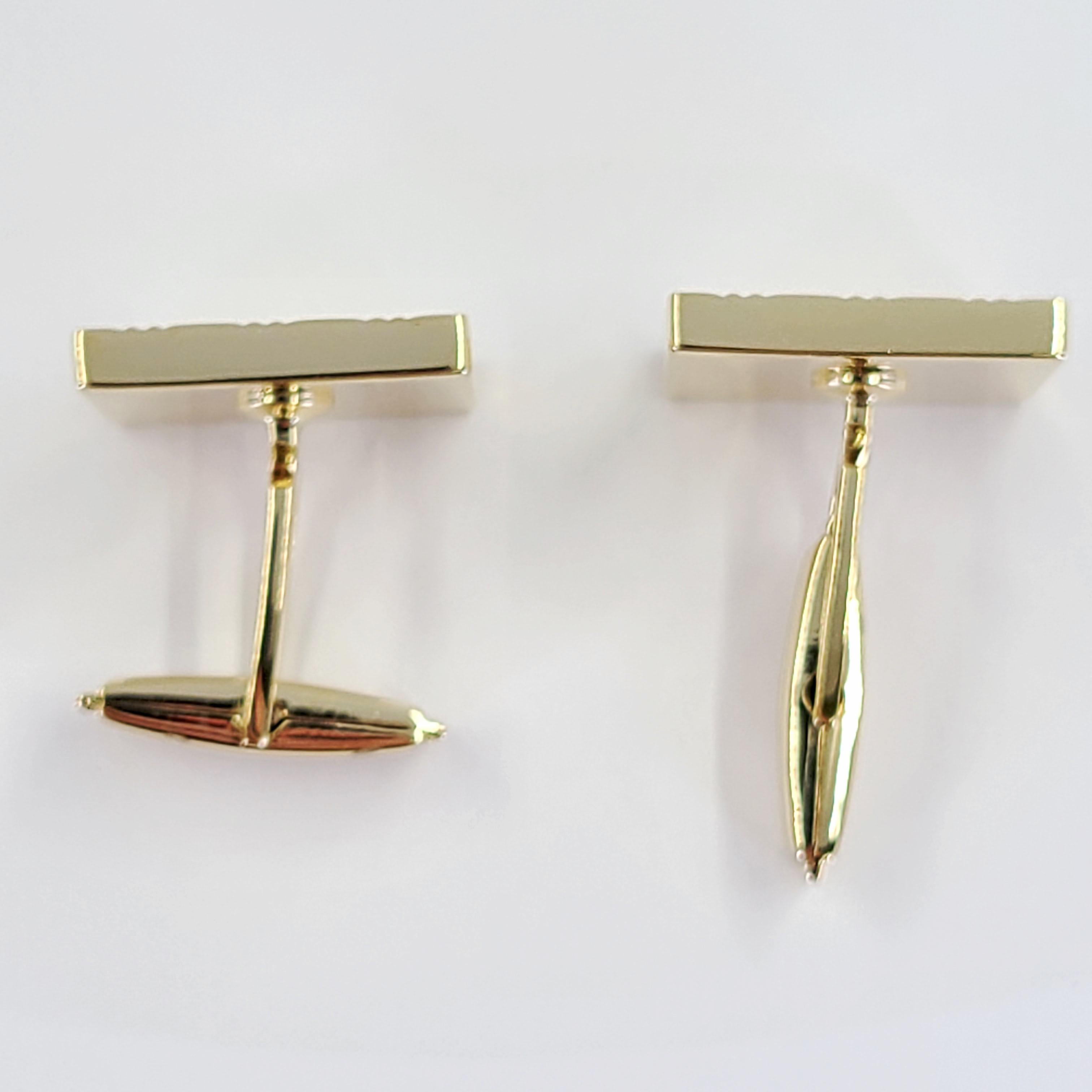 Large Yellow Gold Rectangular Woven Design Cufflinks In Good Condition For Sale In Coral Gables, FL