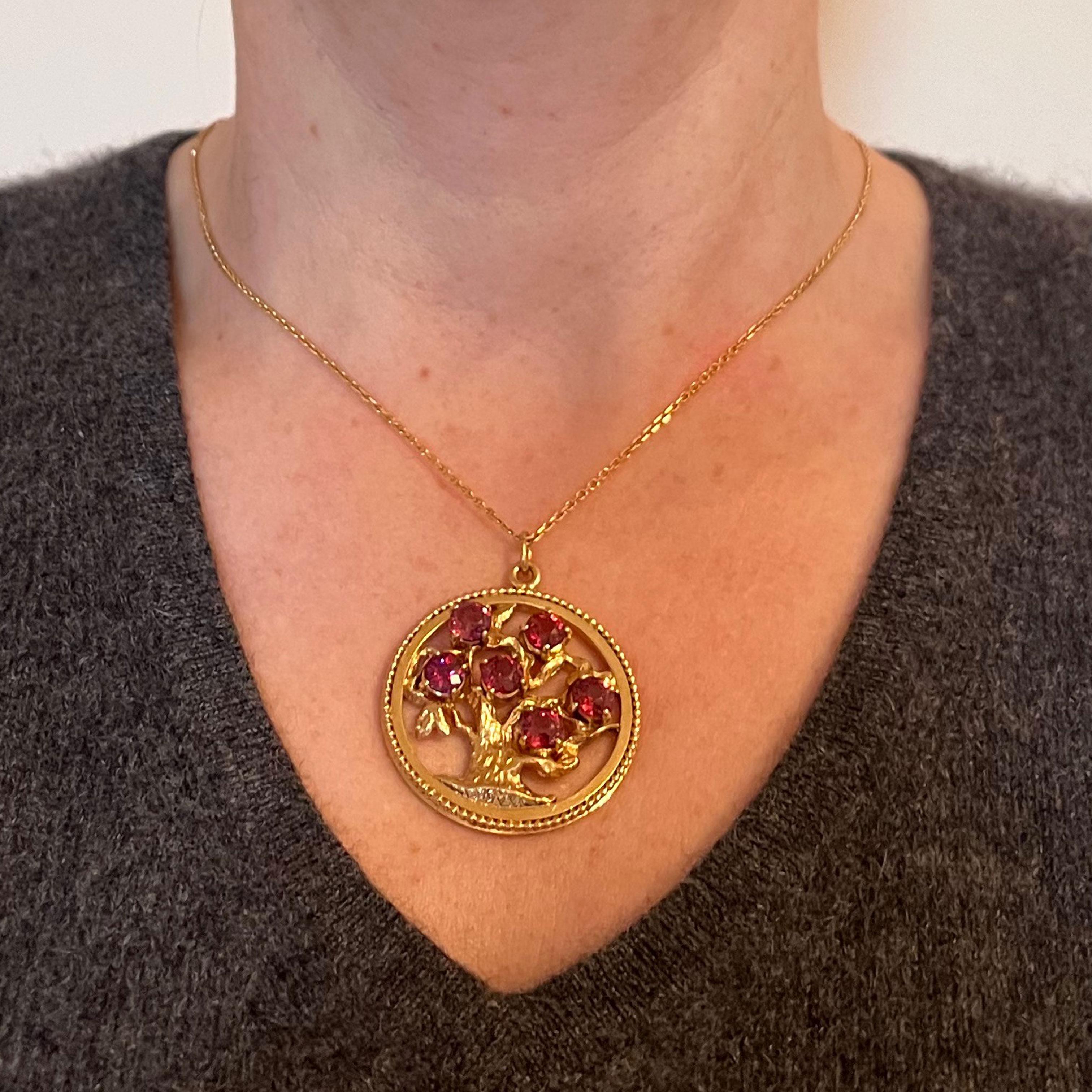 Large Yellow Gold Red Garnet Tree of Life Medallion Charm Pendant In Good Condition For Sale In London, GB