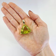 Großer dreieckiger Zitronen-Citrin-Anhänger aus Gelbgold