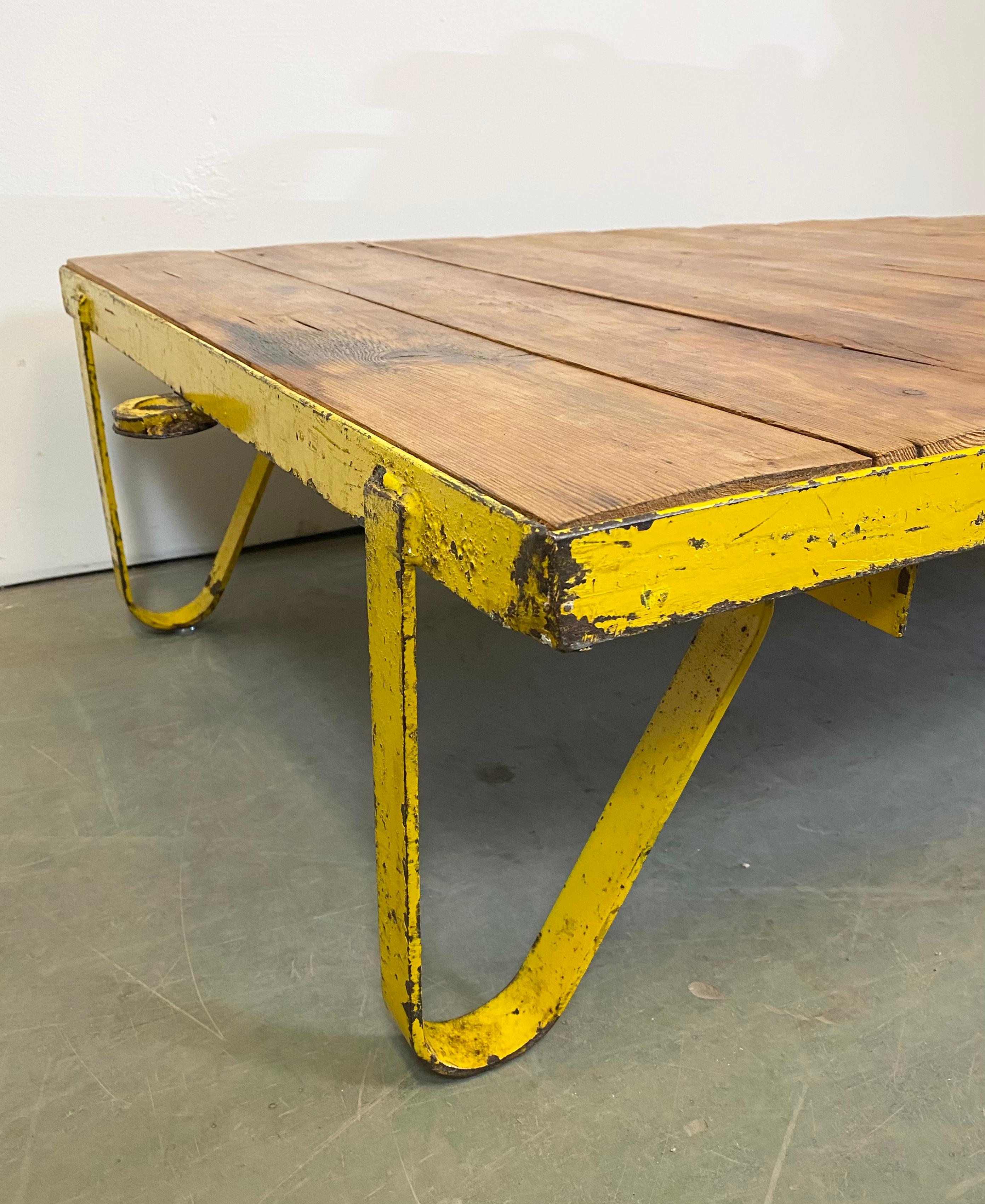 Large Yellow Industrial Coffee Table Cart, 1960s In Good Condition In Kojetice, CZ
