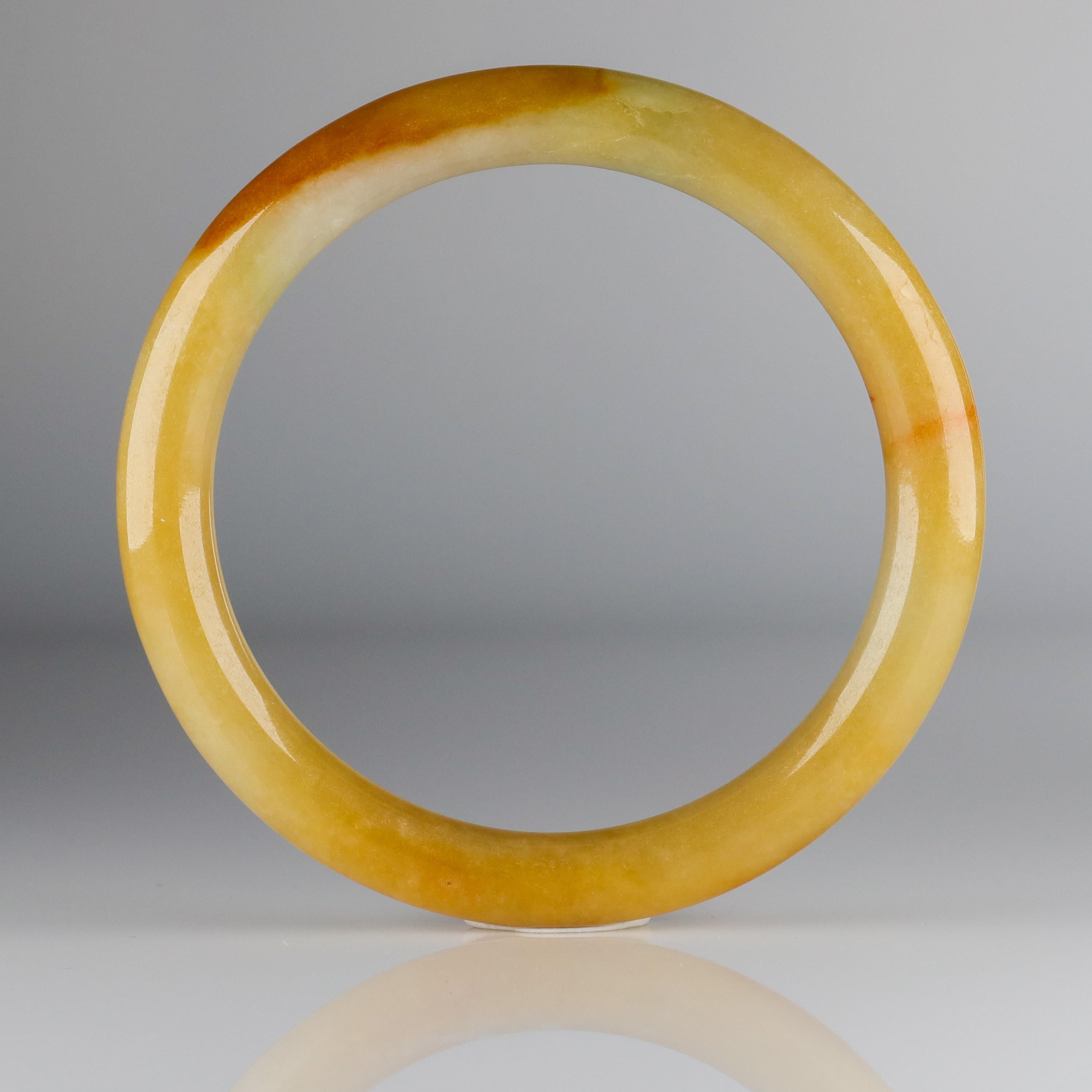 The average jade bangle has an inner diameter (opening for your hand) of between 50-54mm. This fits the majority of women. Jade bangles in larger sizes for men are difficult to find. And *extremely* difficult to find in a rare, highly-desirable