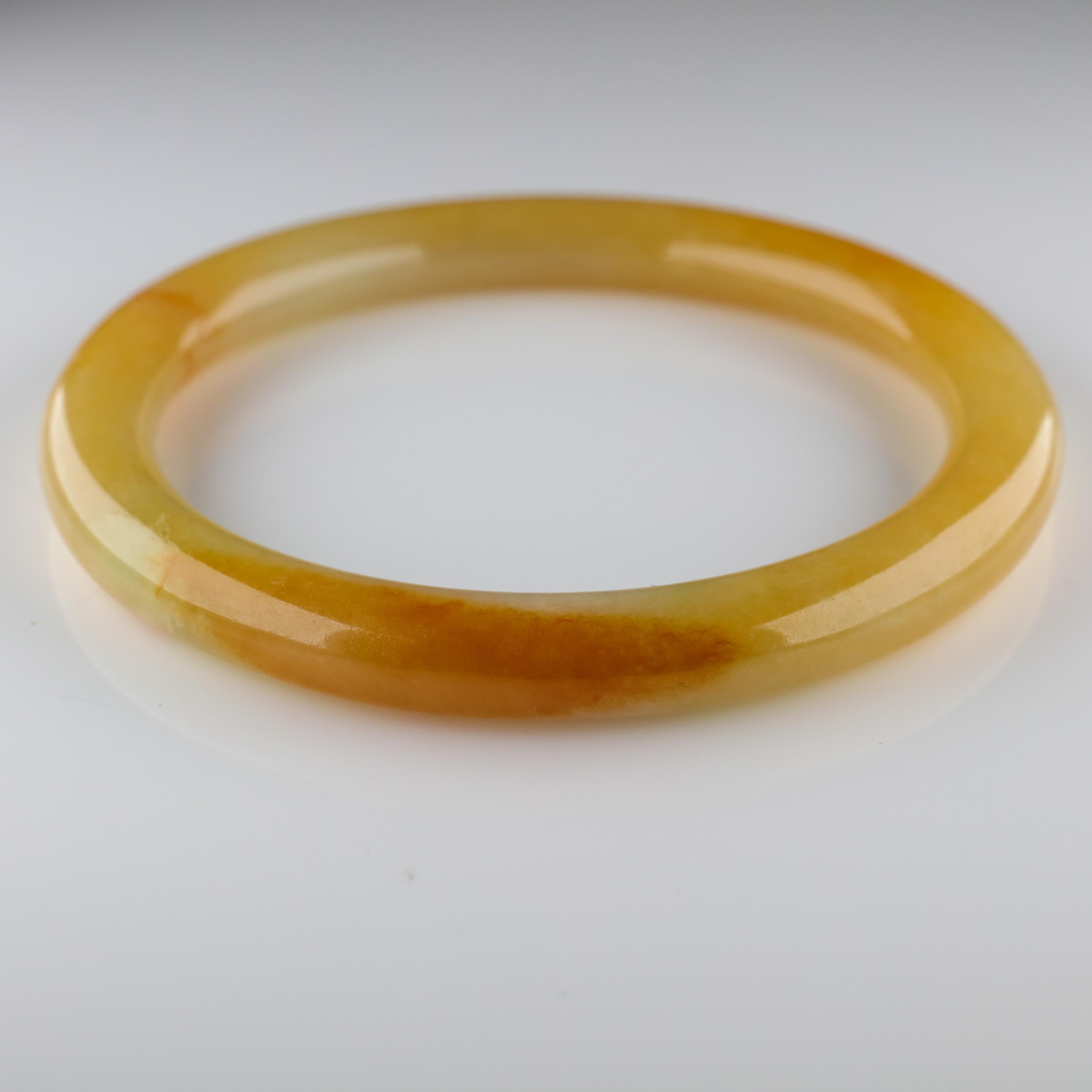 Large Yellow Jade Bangle Certified Untreated In Excellent Condition In Southbury, CT