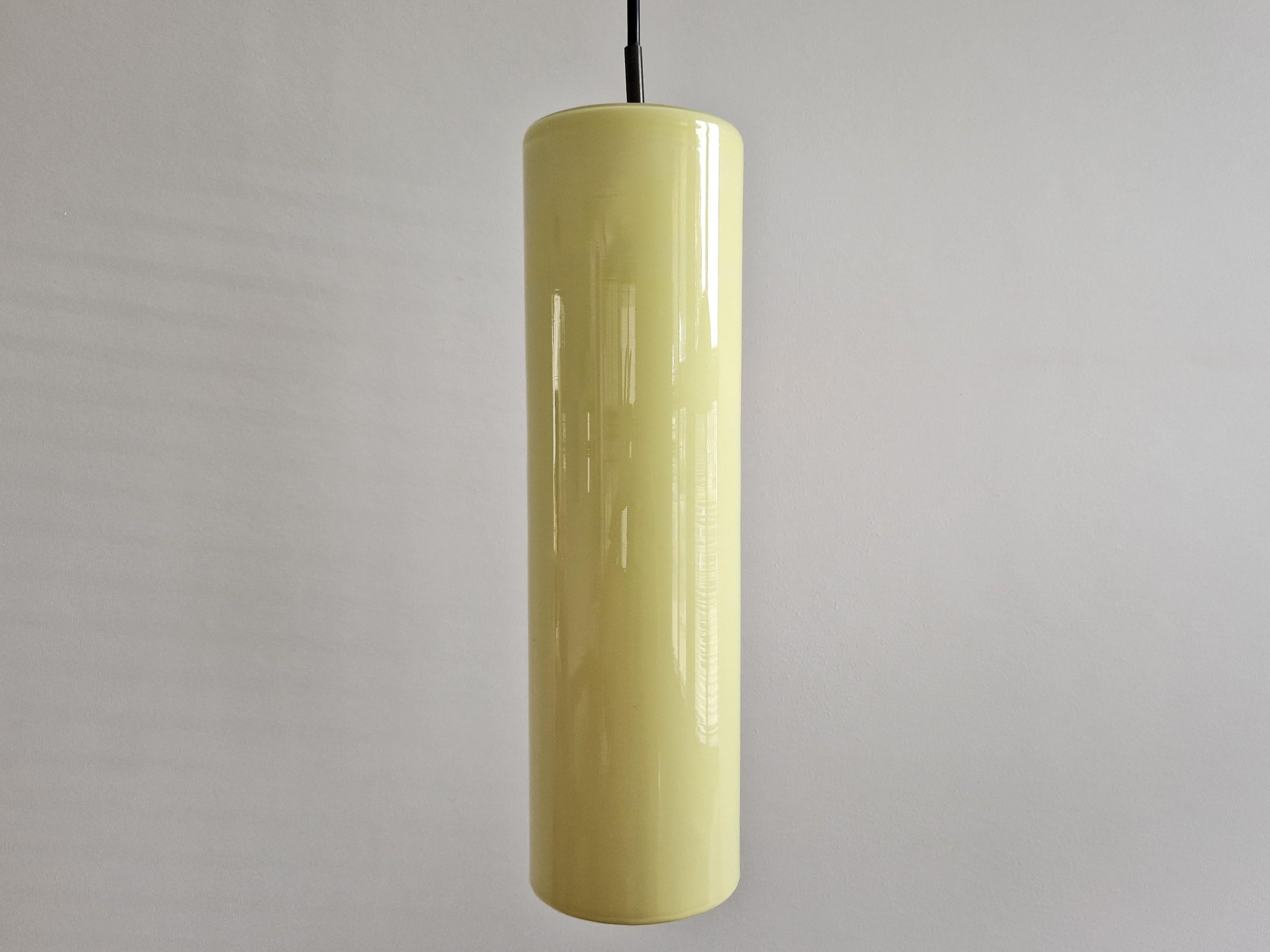 Large yellow Murano glass pendant lamp by Massimo Vignelli for Venini In Good Condition For Sale In Steenwijk, NL