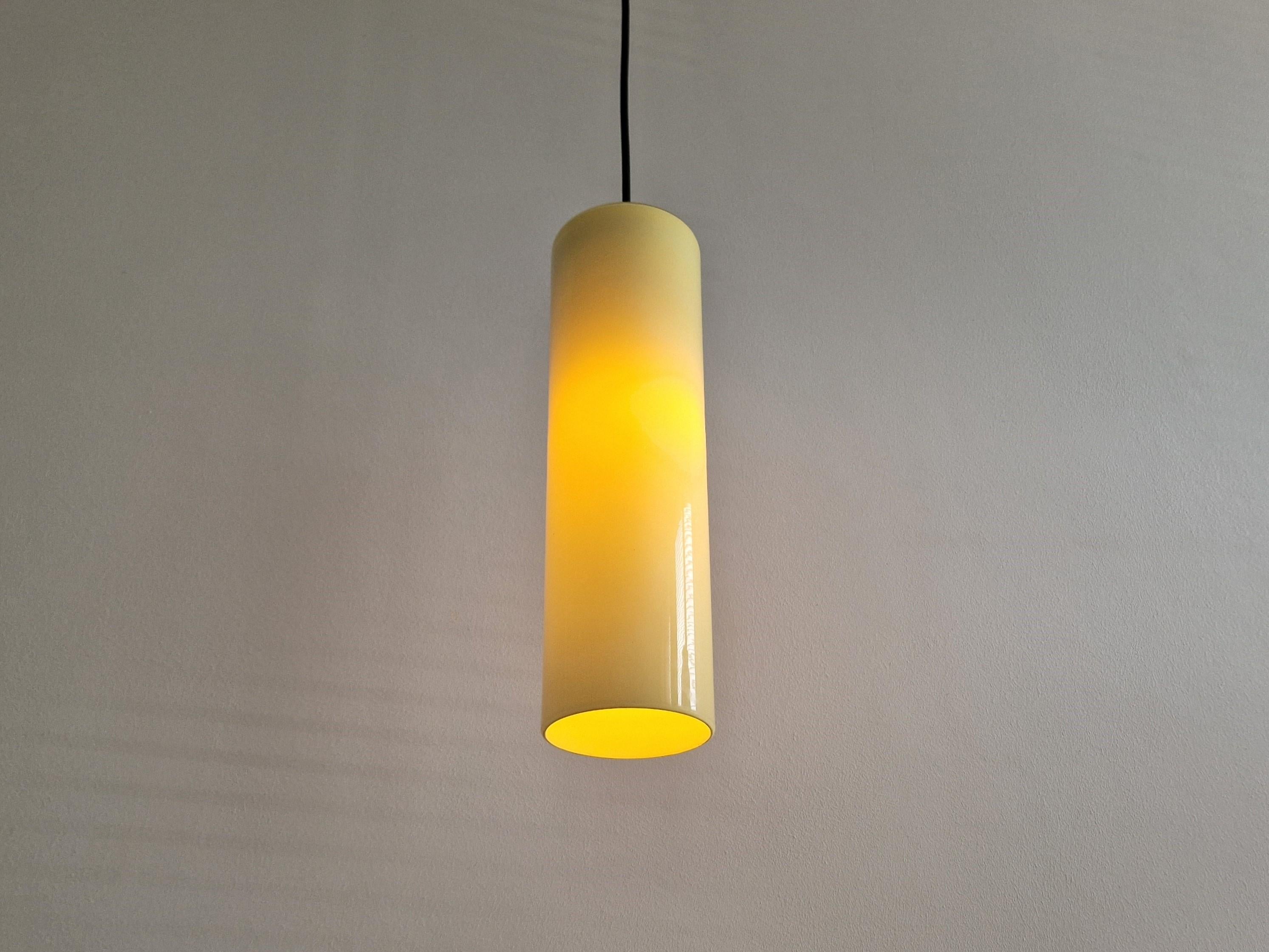 Milieu du XXe siècle Grande lampe à suspension en verre de Murano jaune de Massimo Vignelli pour Venini en vente