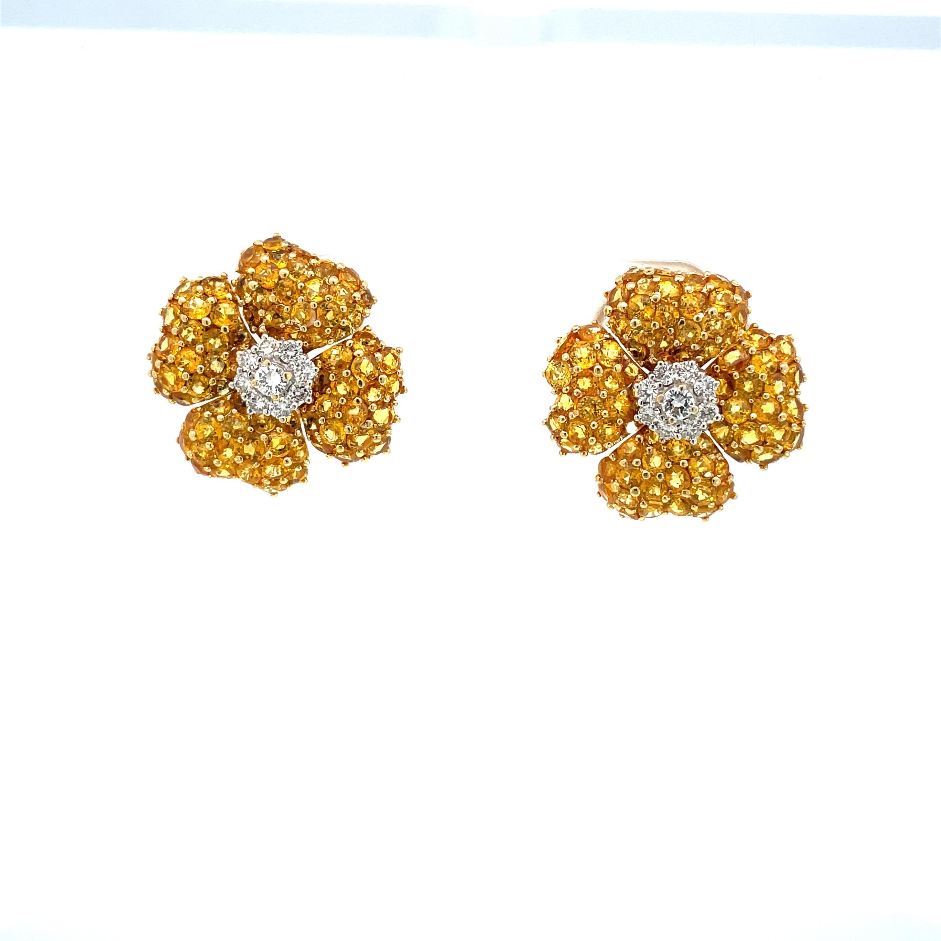 Large Yellow Sapphire and Diamond Clover Earrings in 18kt White & Yellow Gold In New Condition For Sale In Westmount, CA