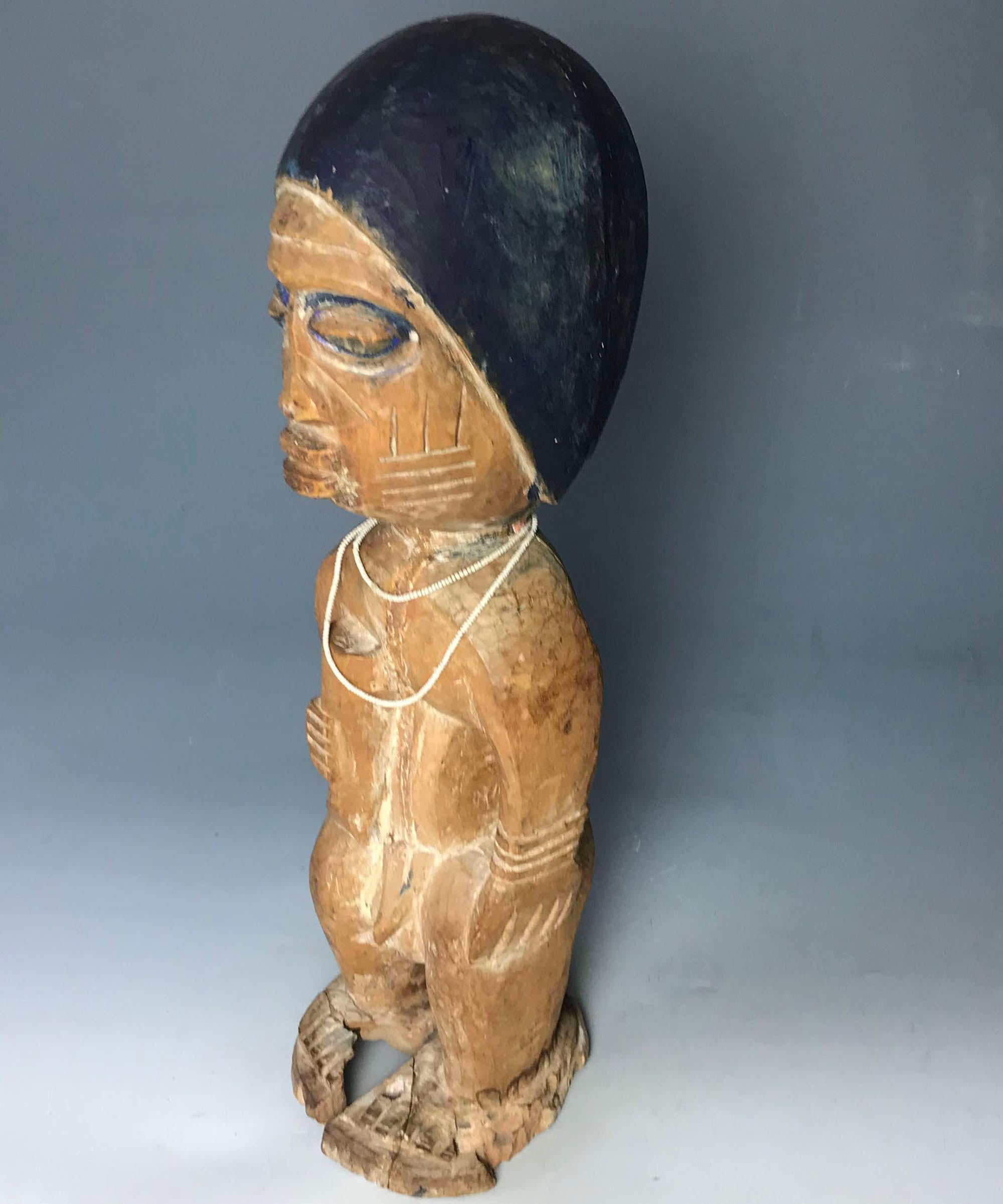 Intagliato a mano Grande figura di santuario rituale Yoruba Abeokuta Nigeria African Tribal Art   in vendita