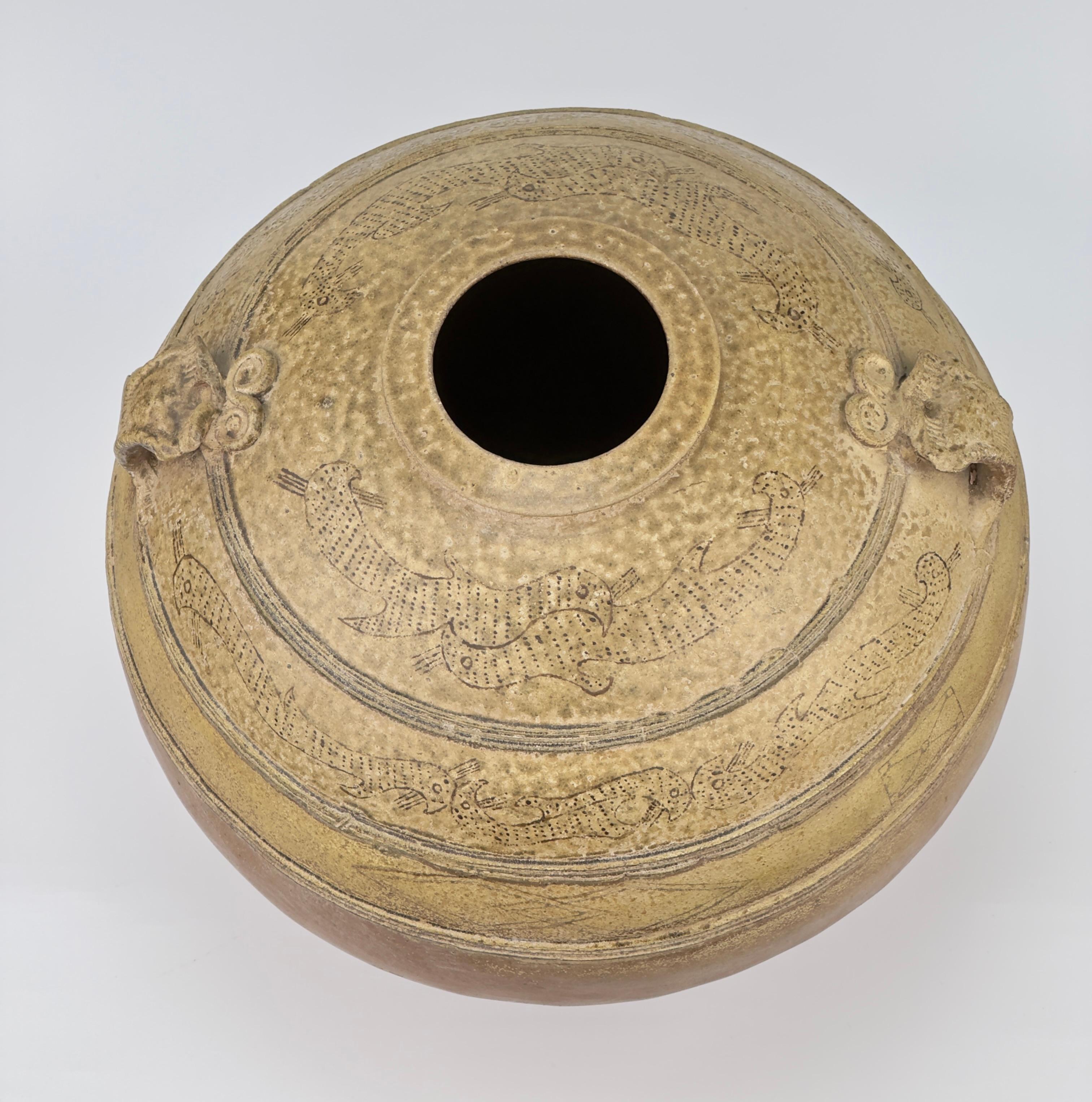 Großes kugelförmiges JAR aus Steinzeug, Han Dynasty-Drei Reiche, Yue im Angebot 3