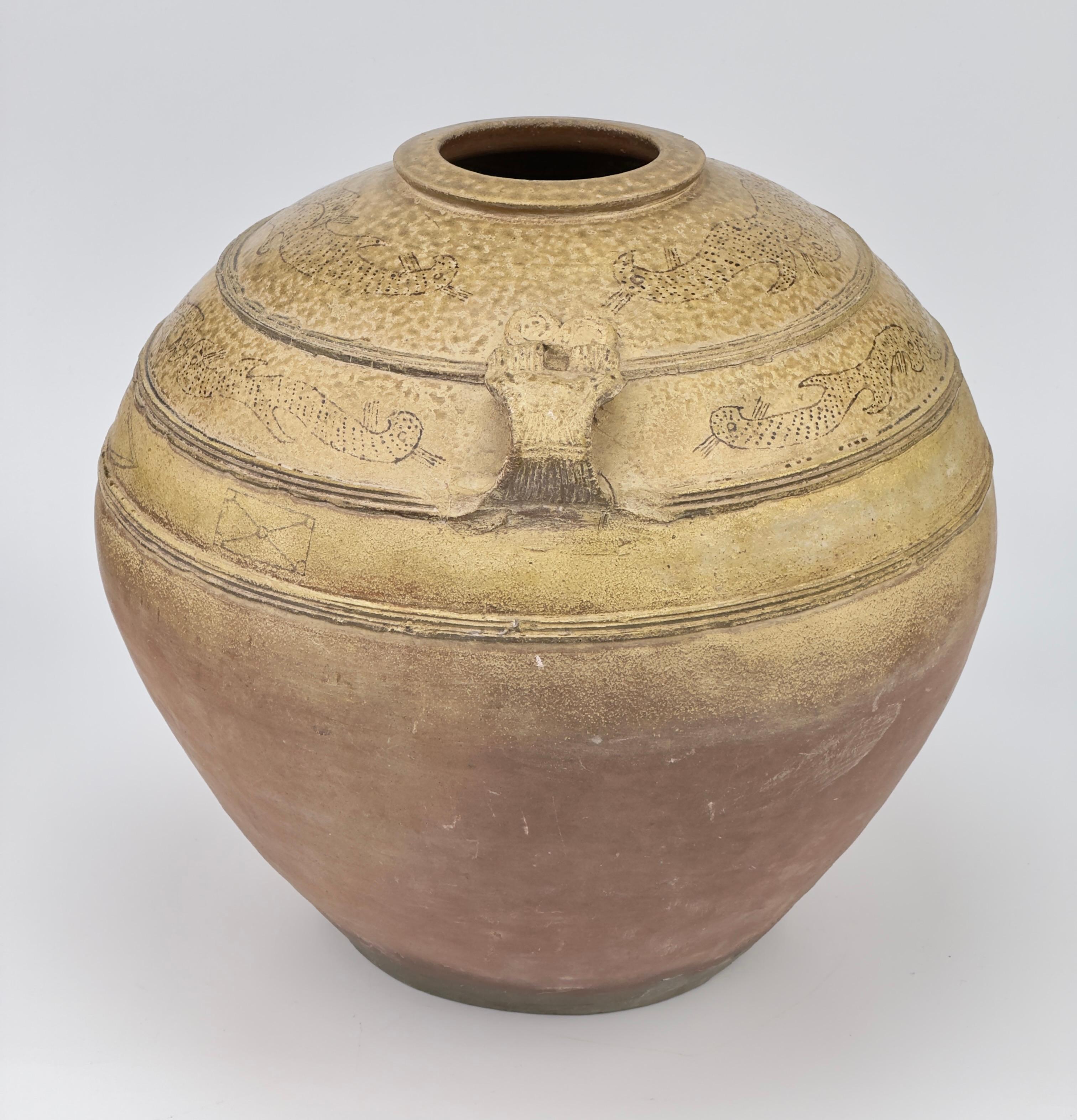Großes kugelförmiges JAR aus Steinzeug, Han Dynasty-Drei Reiche, Yue (Steingut) im Angebot