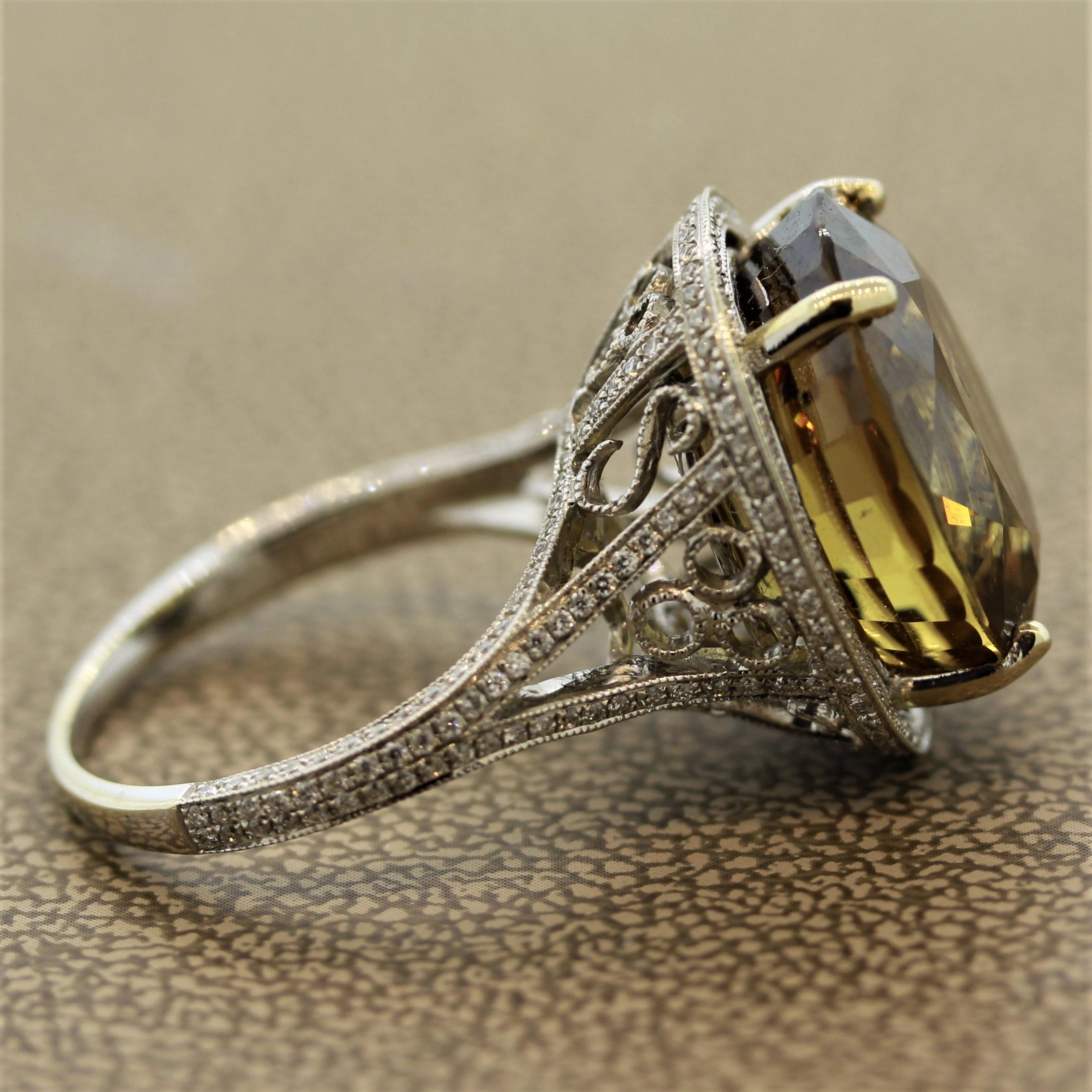 Grande bague cocktail en or avec zircon et diamants en vente 1