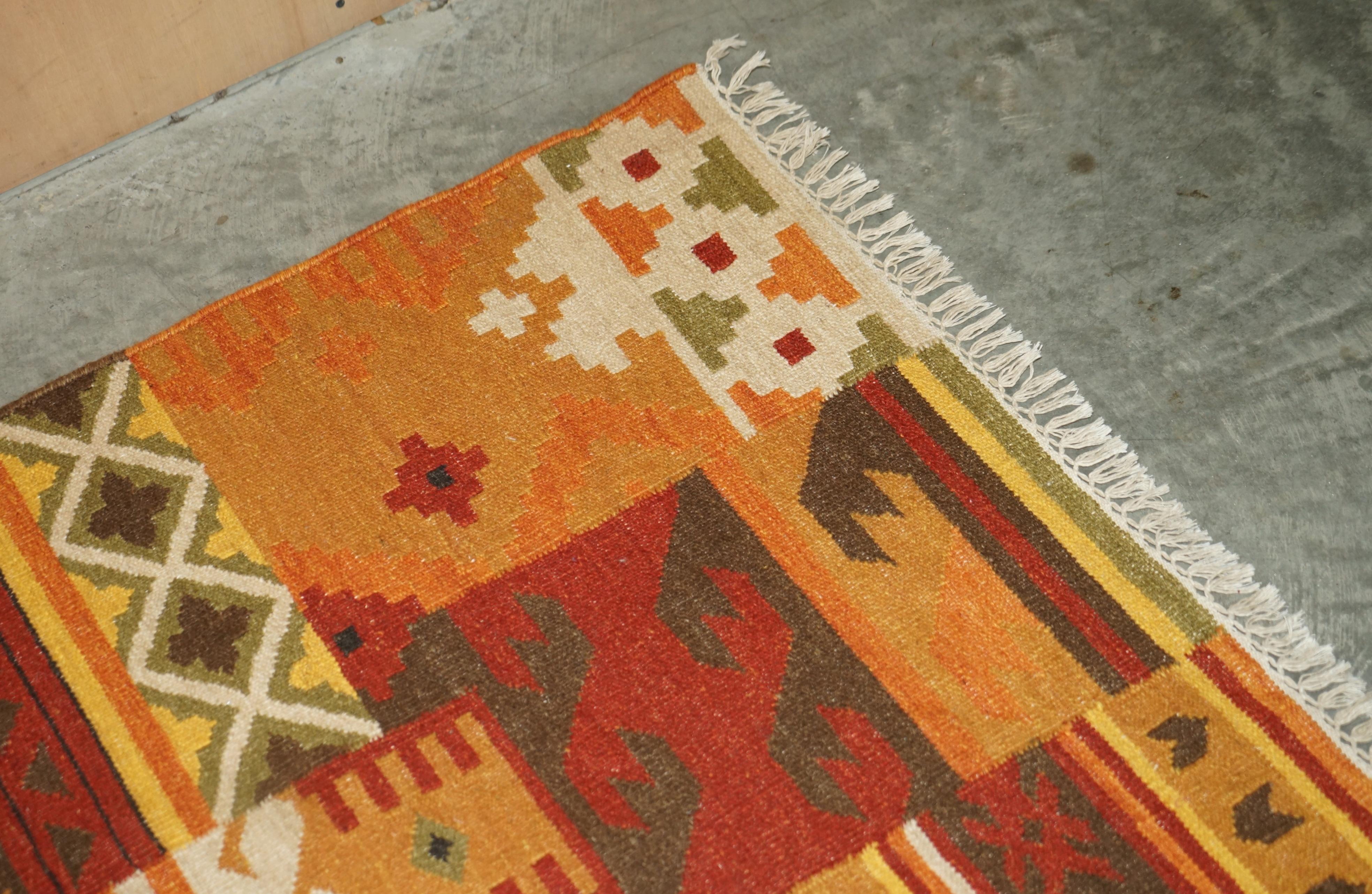 Großer handgewebter mehrfarbiger Kelim-Teppich mit Blumenmuster (Handgefertigt) im Angebot