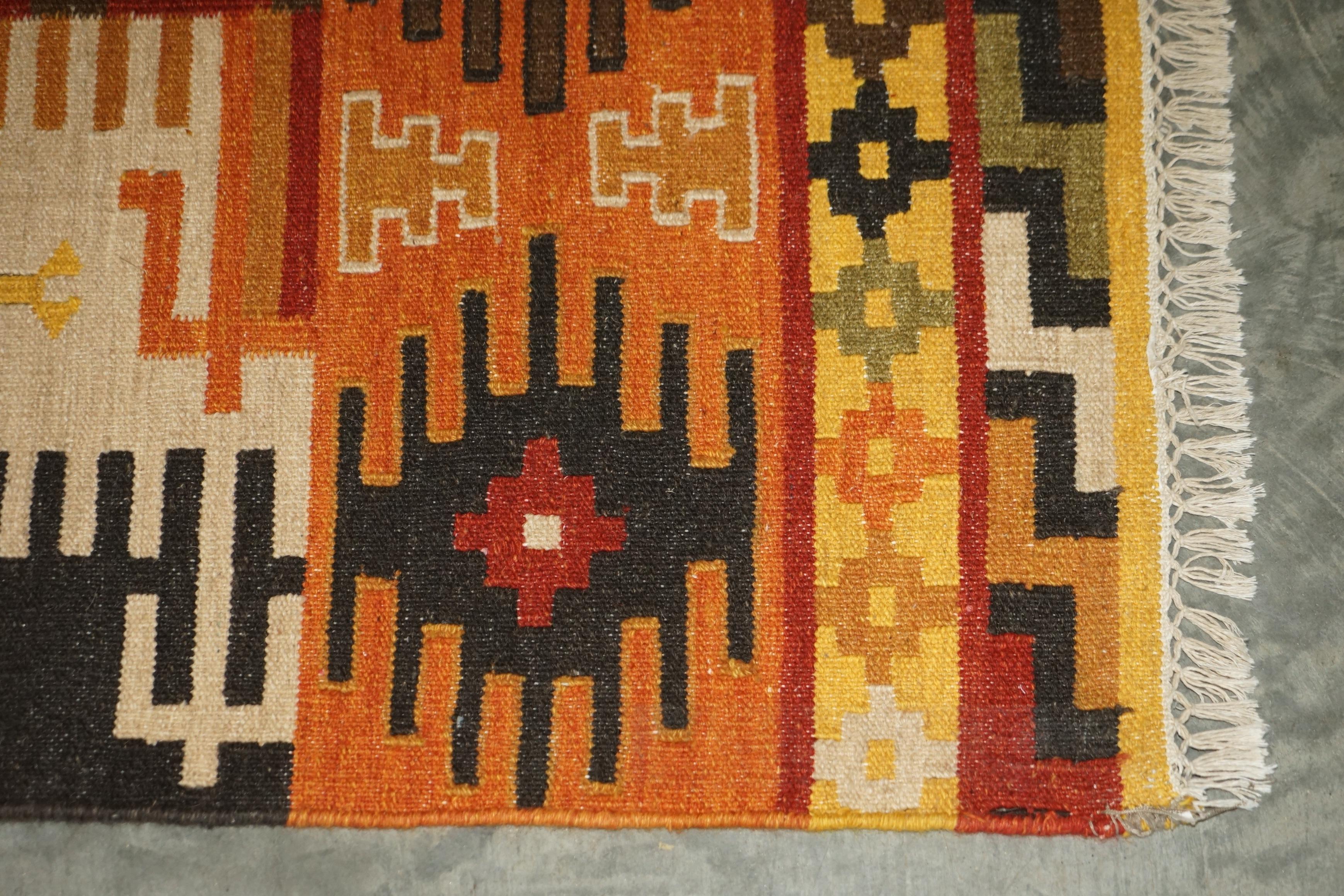 Großer handgewebter mehrfarbiger Kelim-Teppich mit Blumenmuster im Angebot 1