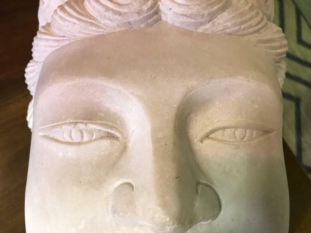 Marbre Grande tête de buste en marbre sculpté chinois de Guanyin, sculpture bouddhisattva bouddhiste en vente