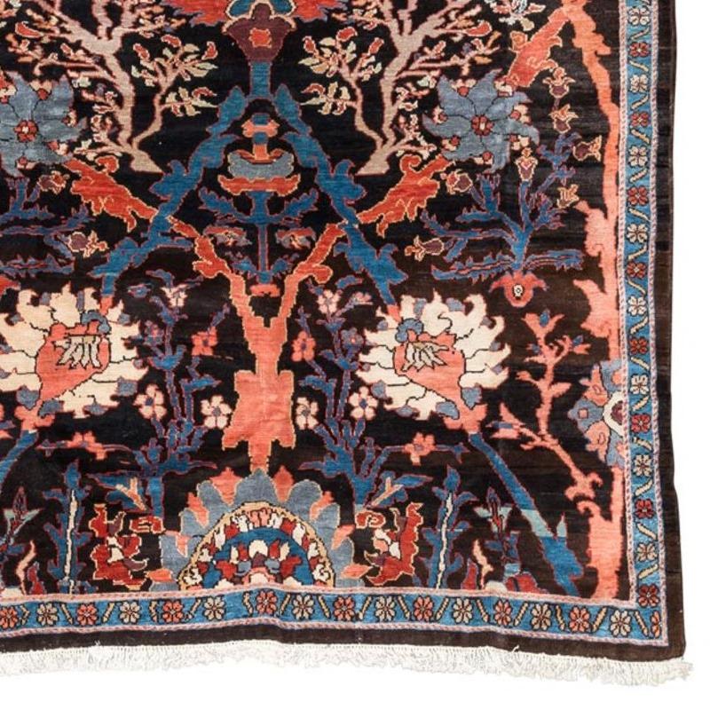 Large Antique Malayer Design Rug Woven Legends with Natural Dyes Hand Knotted In Good Condition For Sale In Lohr, Bavaria, DE