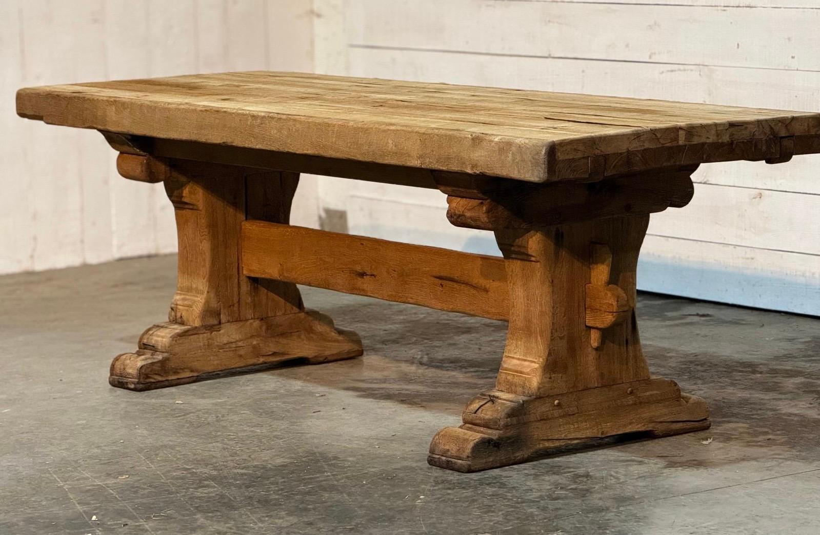 Larger French Bleached Oak Farmhouse Dining Table  In Good Condition In Seaford, GB