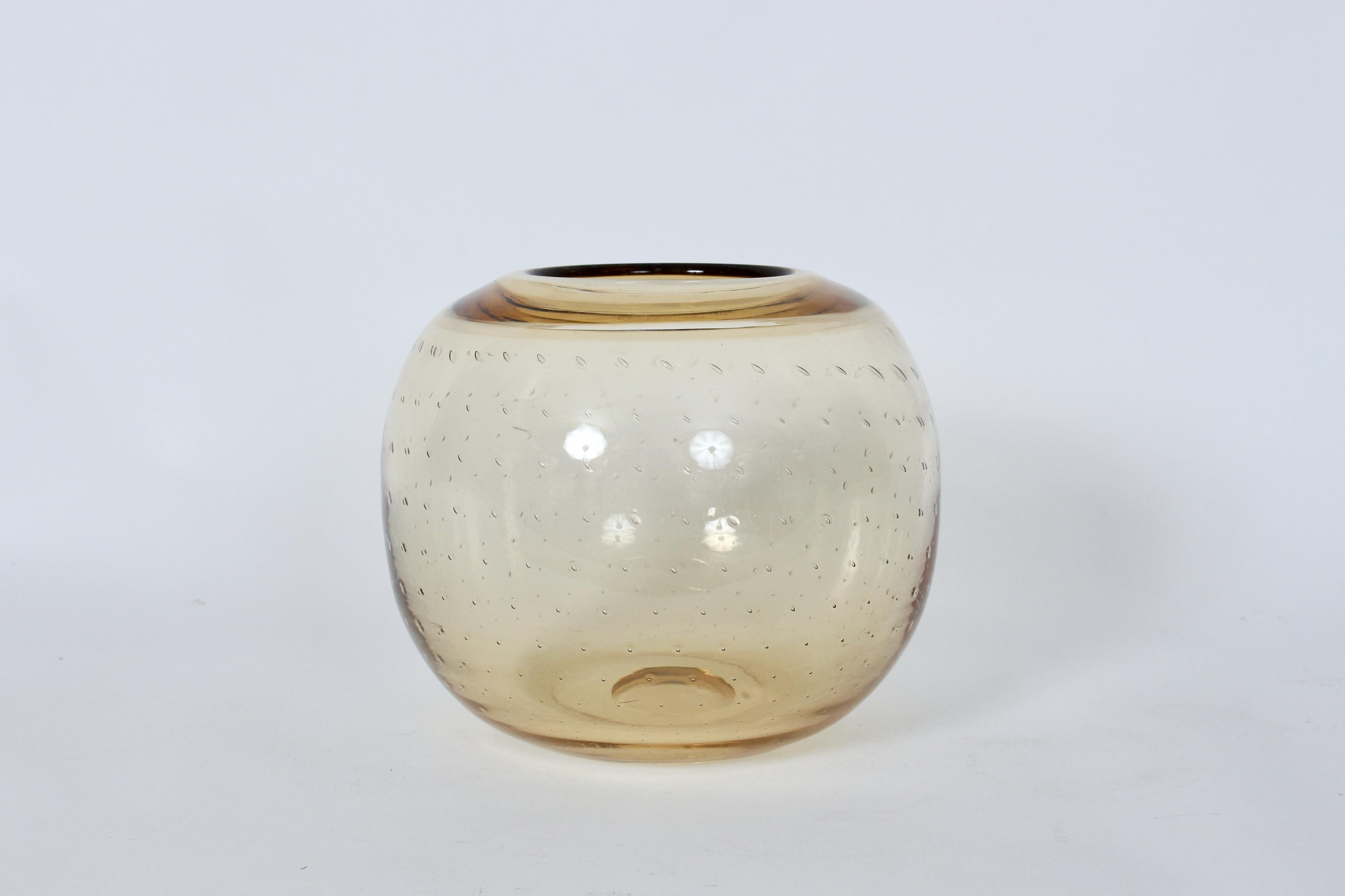 Vaso a forma di ciotola di rosa bullicante in stile Murano, soffiato a mano e di grandi dimensioni. Ciotola per pesci. Vaso Ball. Il bicchiere è soffiato a mano, a lobi controllati, con apertura 4D, base 4D e segno di pontile liscio. Versatile.