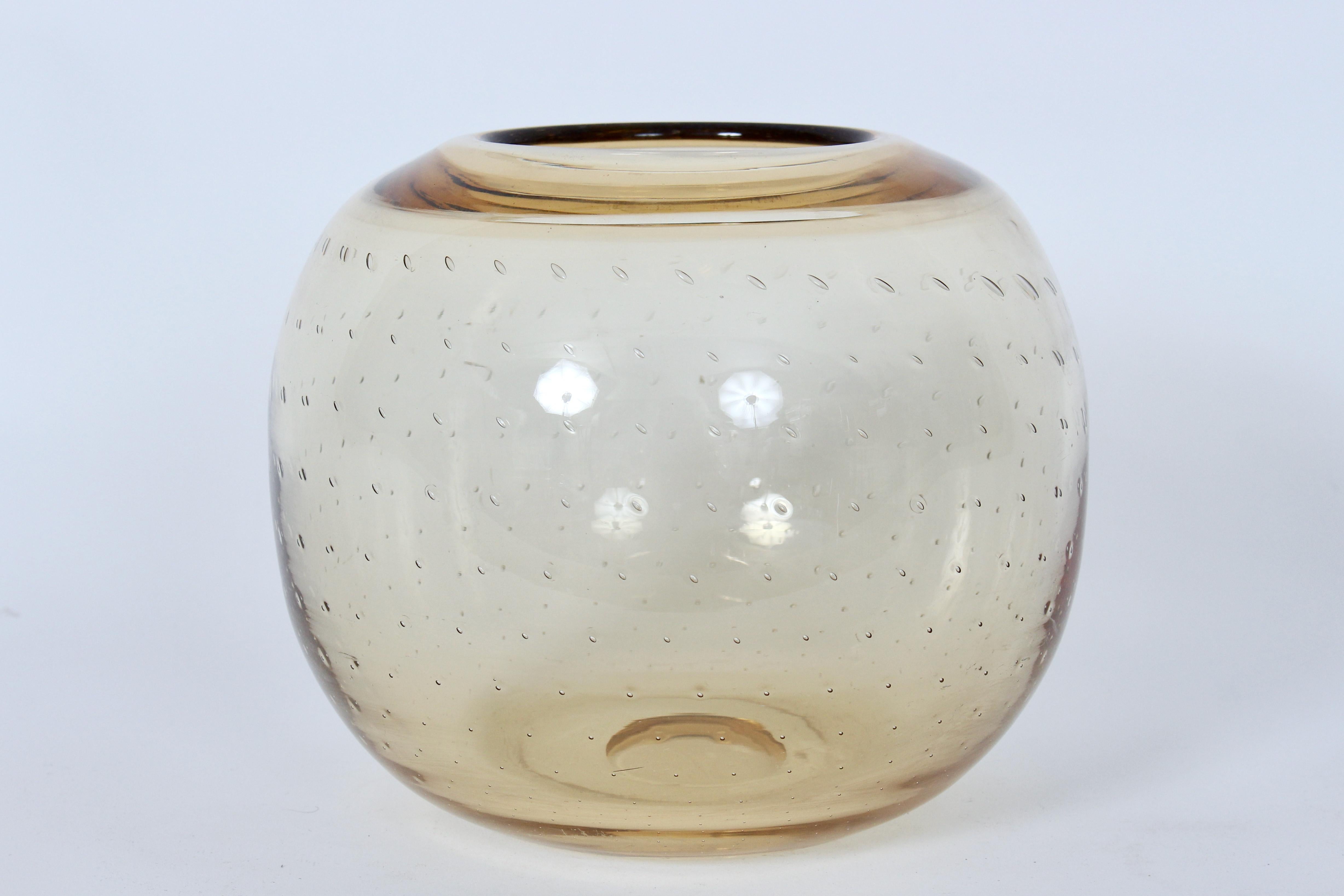 Europeo Ciotola più grande in stile Murano in ambra pallida, CIRCA 1960 in vendita