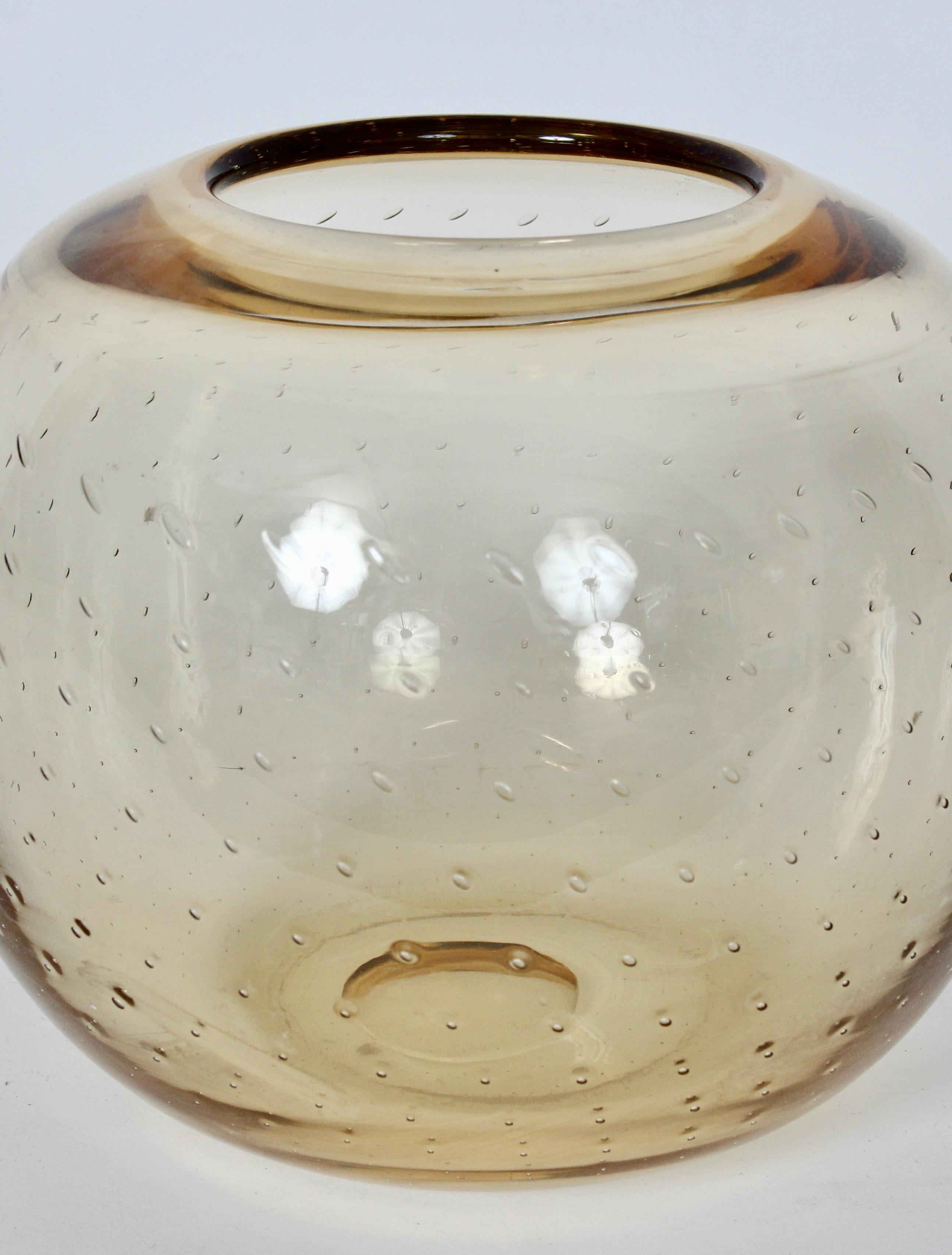 Vetro di Murano Ciotola più grande in stile Murano in ambra pallida, CIRCA 1960 in vendita