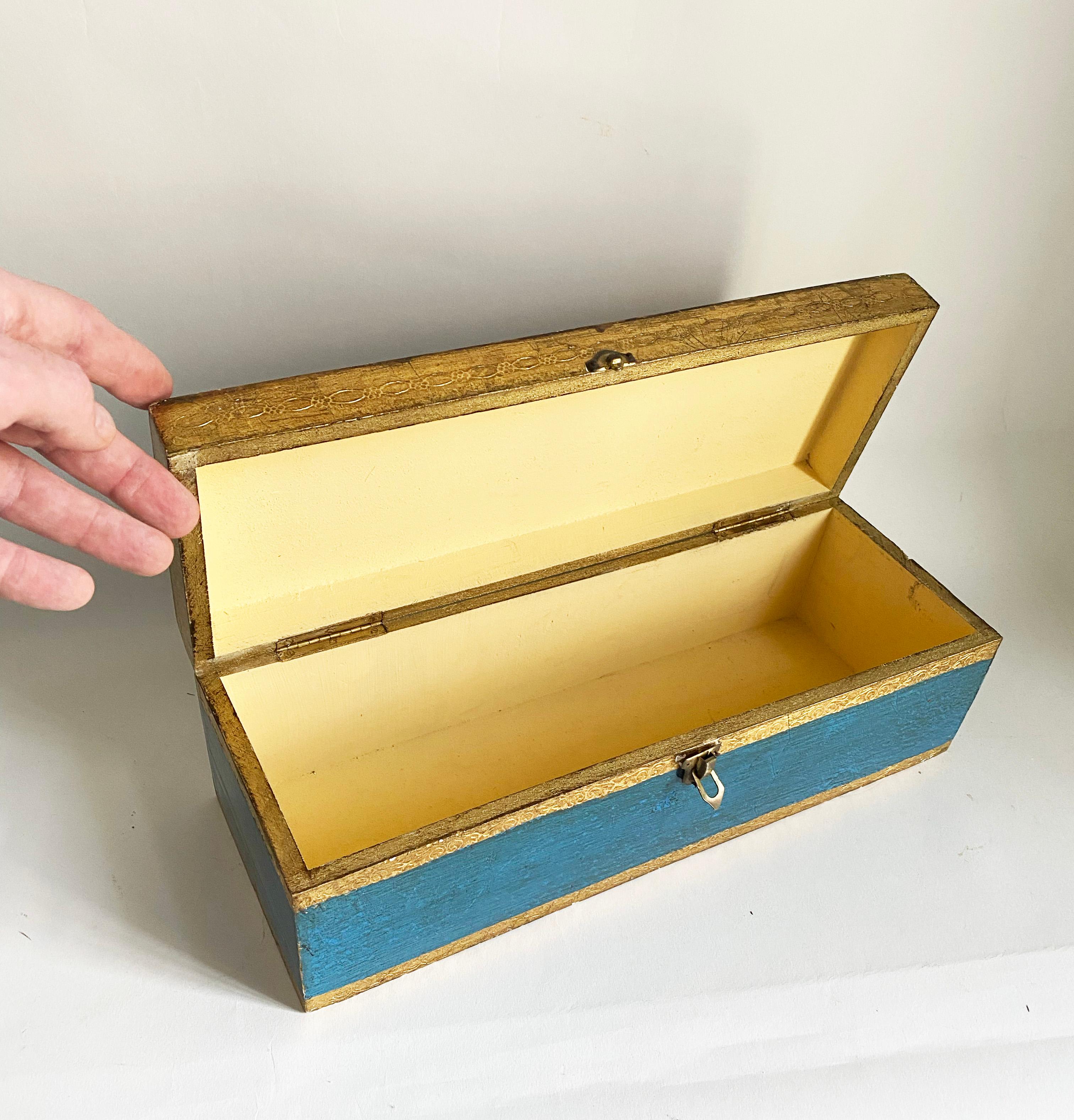 Larger-Scaled Italian Florentine Giltwood Box in Peacock Blue For Sale 6