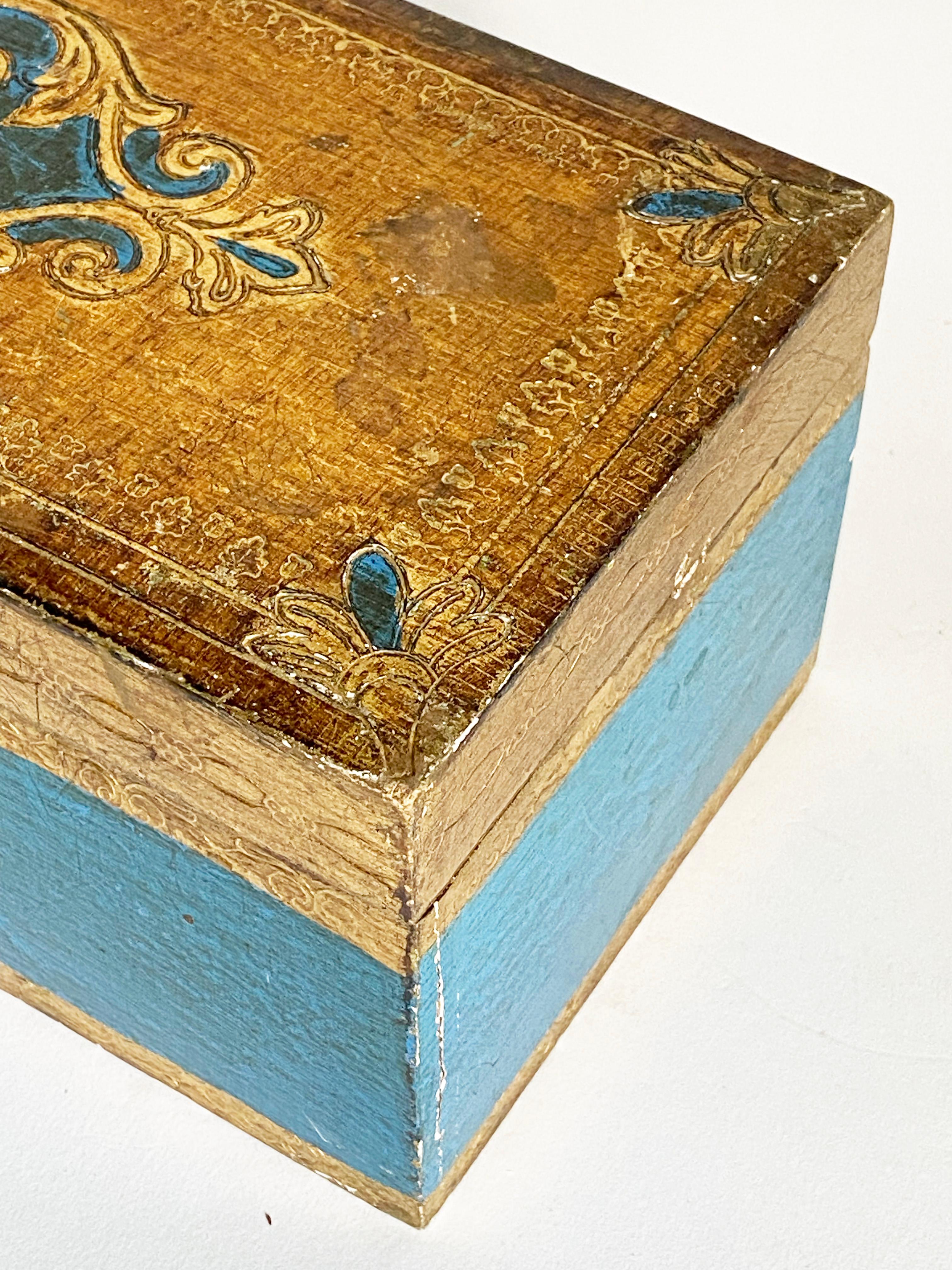 Larger-Scaled Italian Florentine Giltwood Box in Peacock Blue For Sale 2