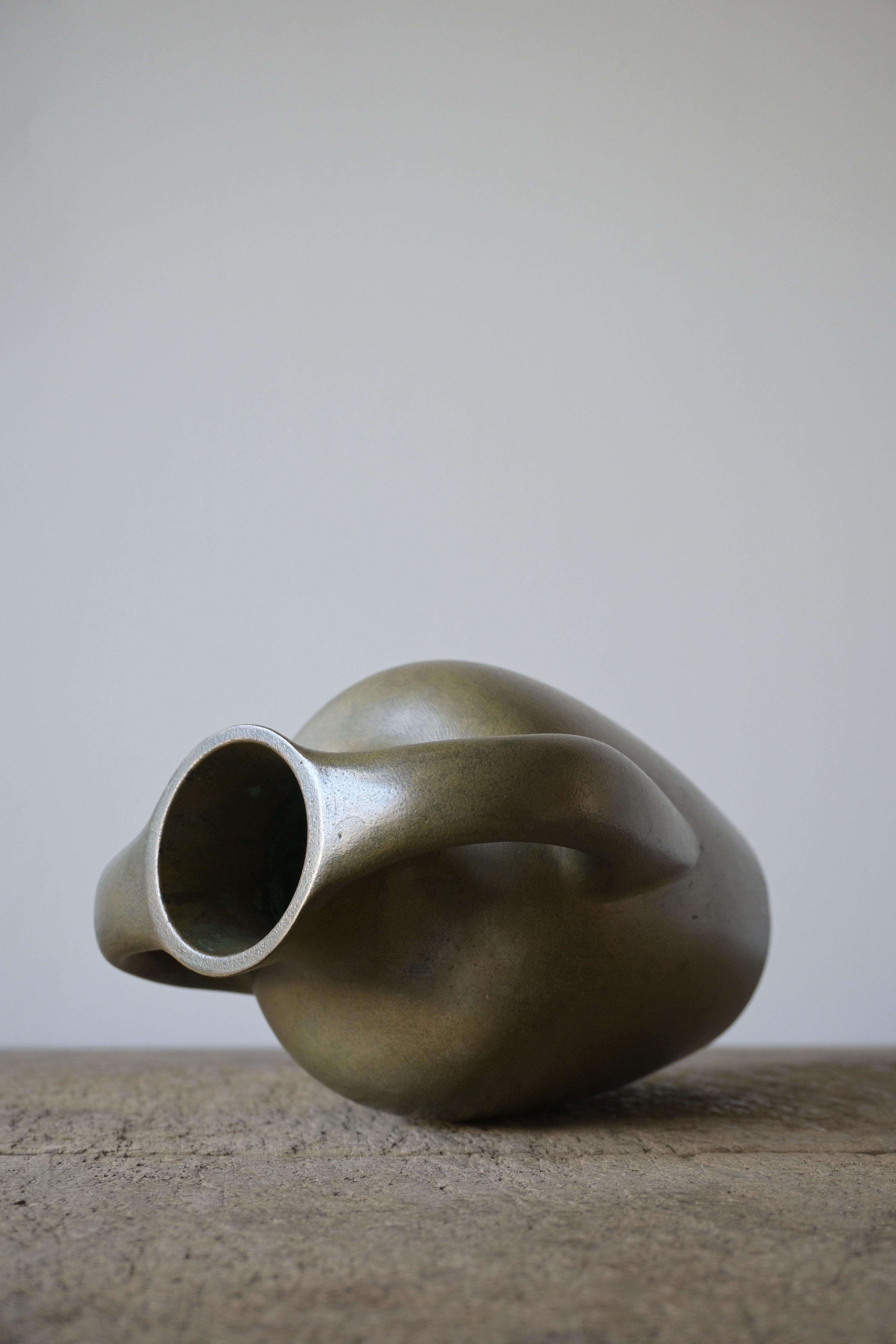 Vaso svedese di grandi dimensioni in bronzo pesante del 1930 circa in vendita 3