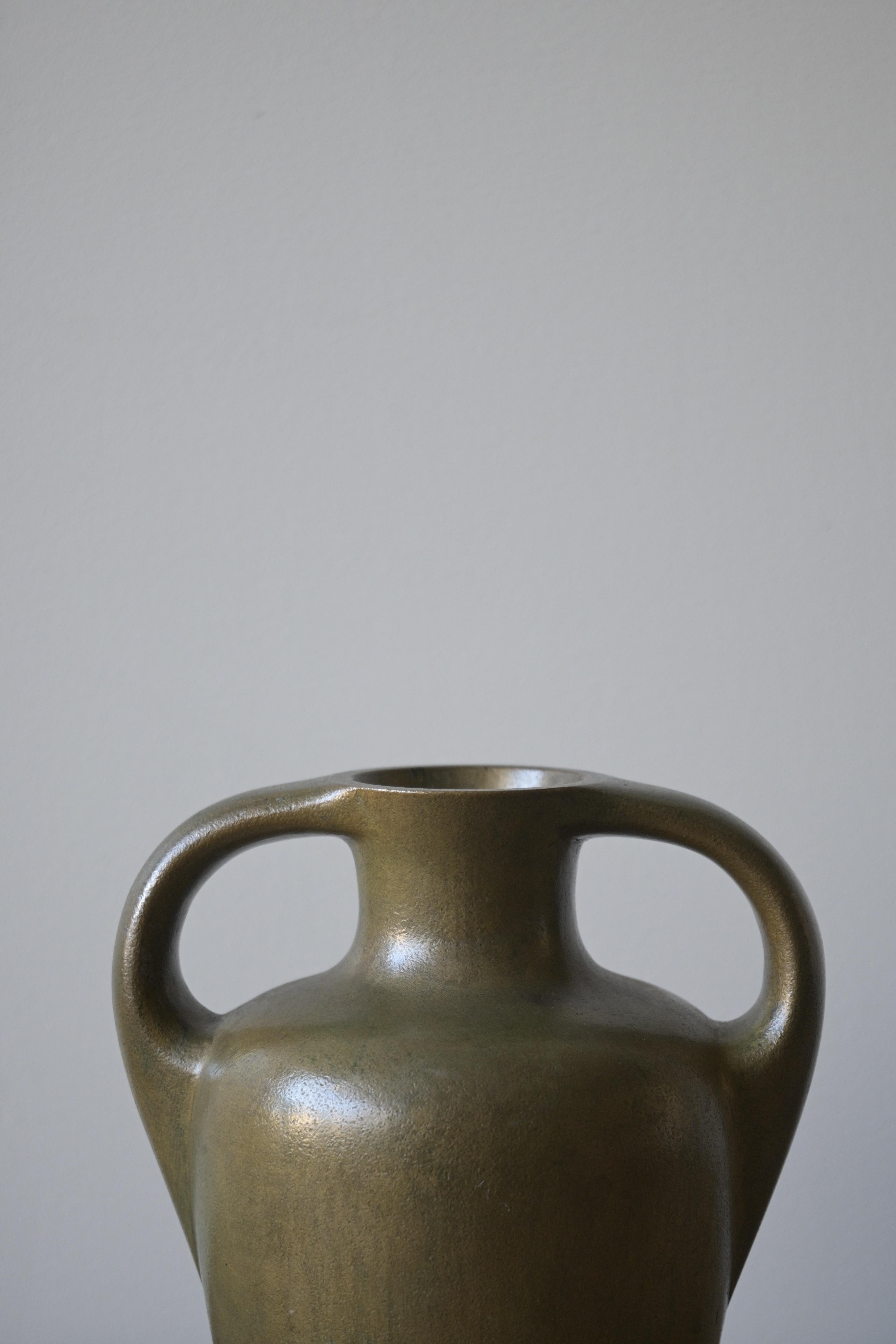 Svedese Vaso svedese di grandi dimensioni in bronzo pesante del 1930 circa in vendita