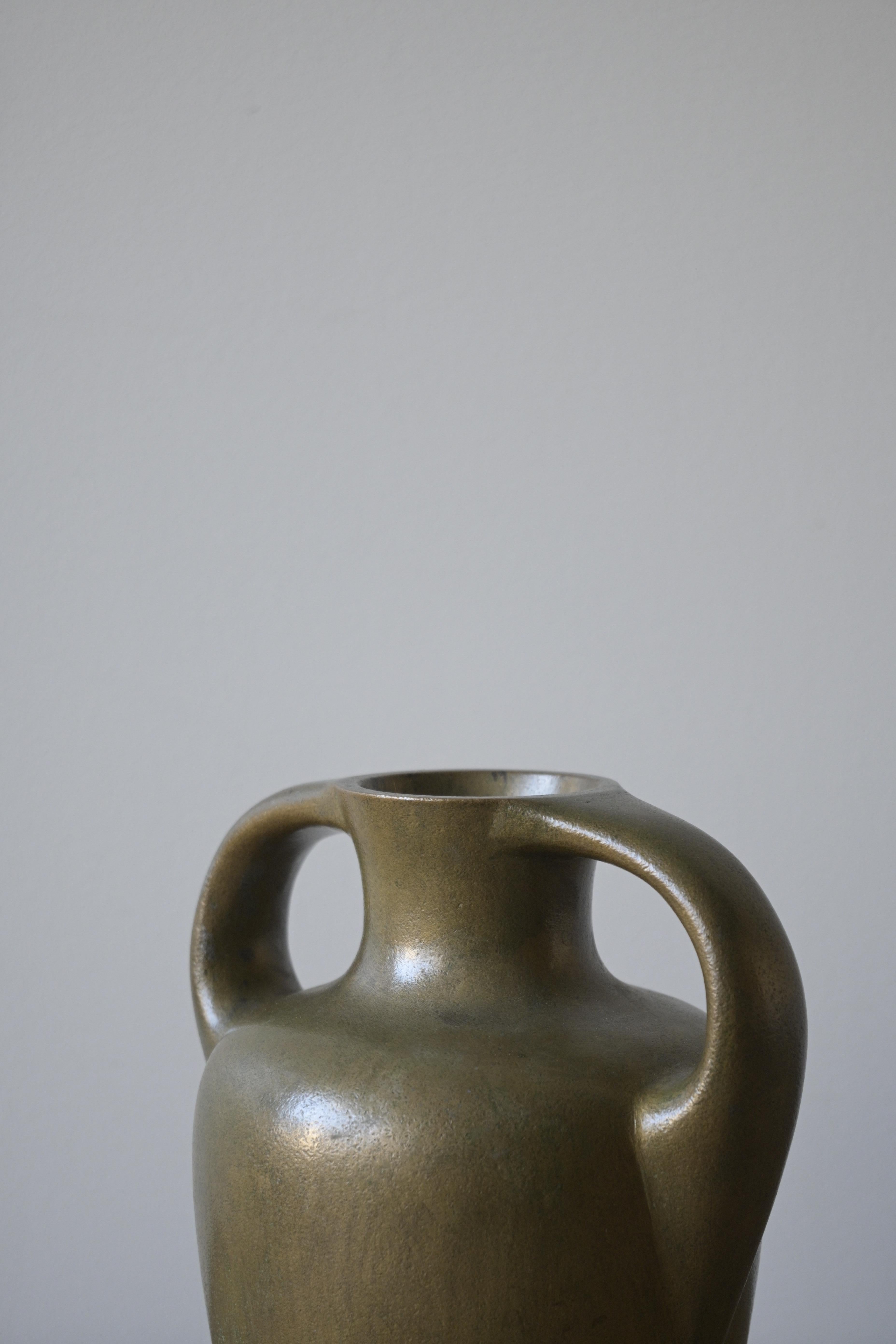 Vaso svedese di grandi dimensioni in bronzo pesante del 1930 circa In condizioni buone in vendita a Farsta, SE