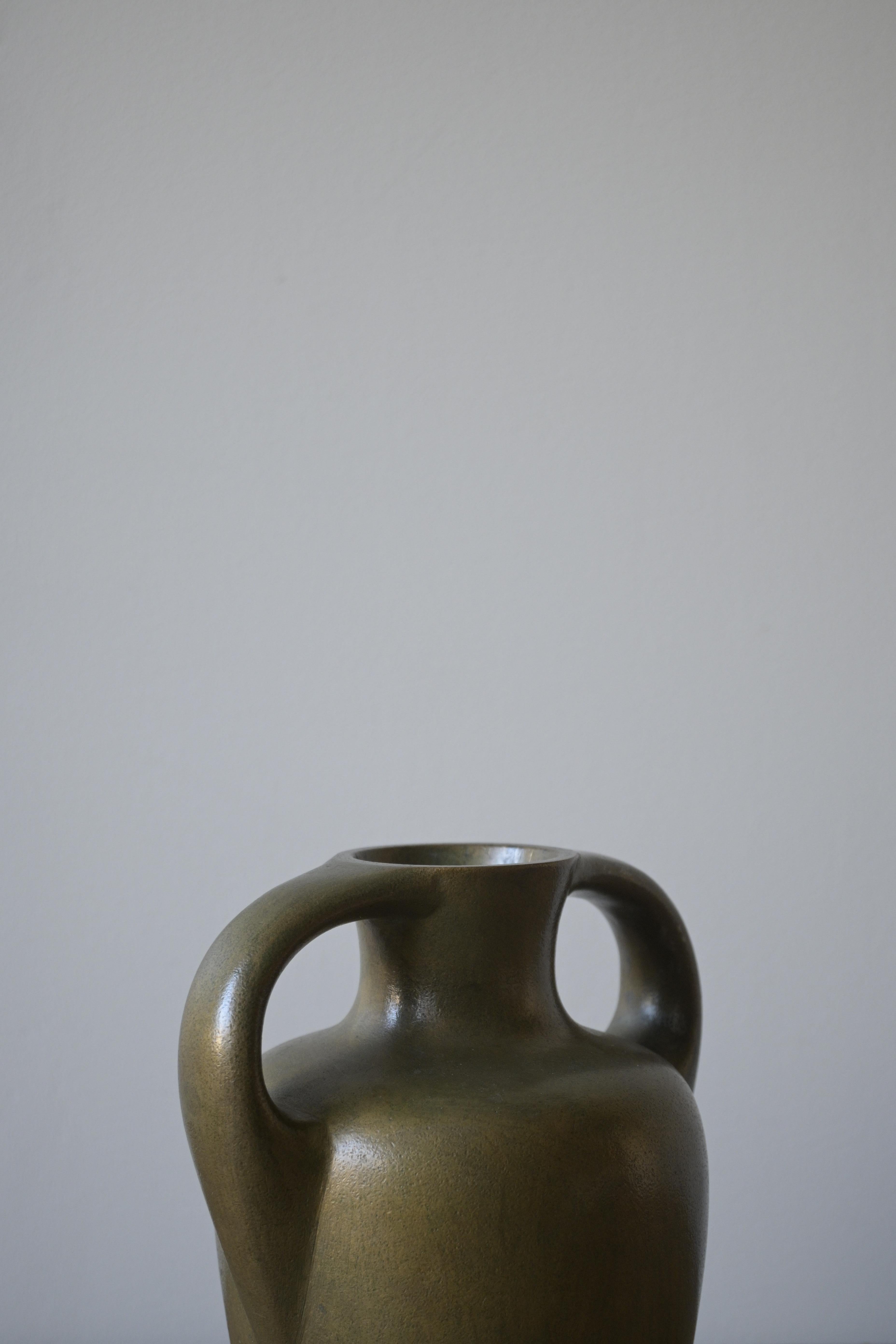 Bronzo Vaso svedese di grandi dimensioni in bronzo pesante del 1930 circa in vendita